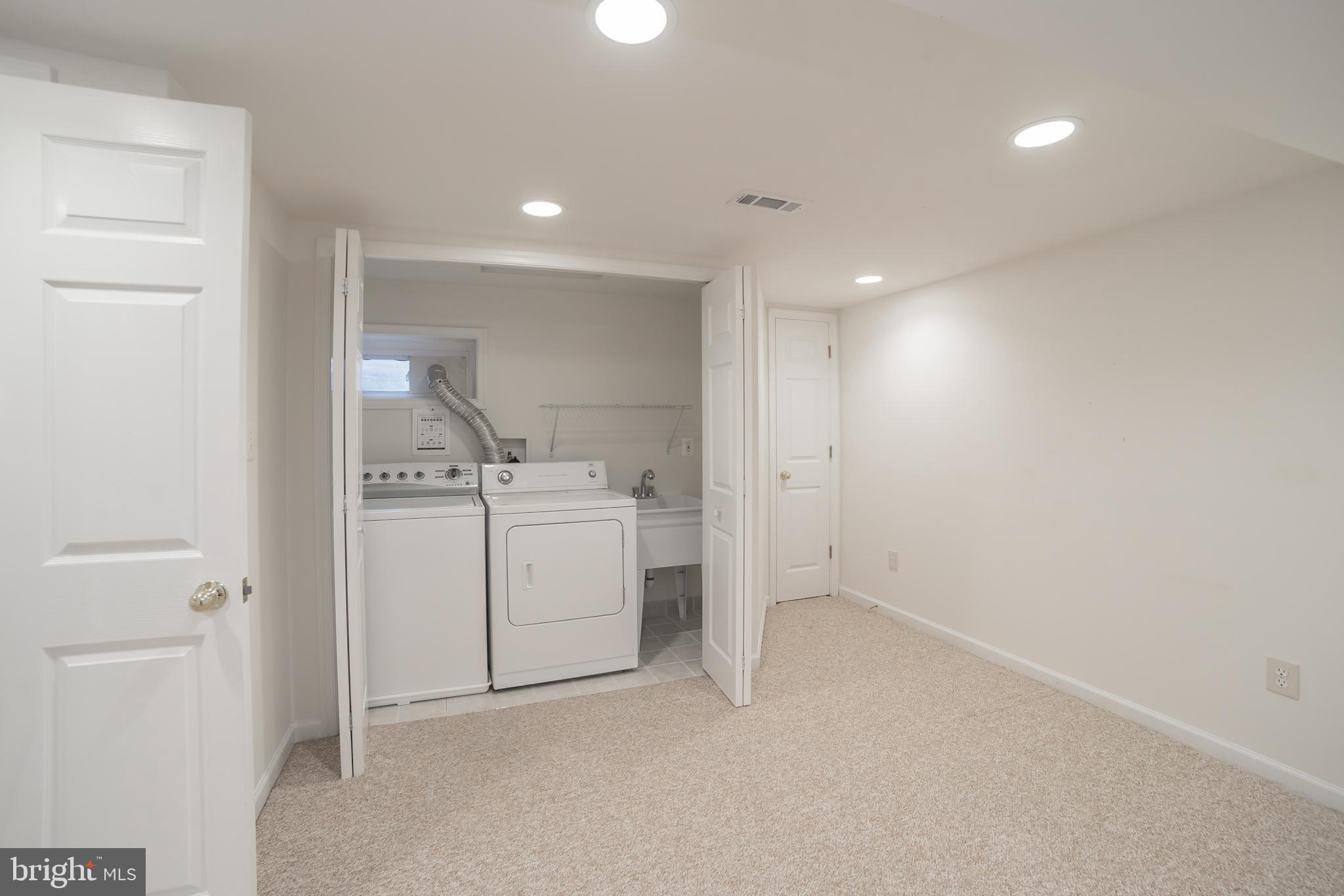 CHESTNUT HILLS - Residential Lease