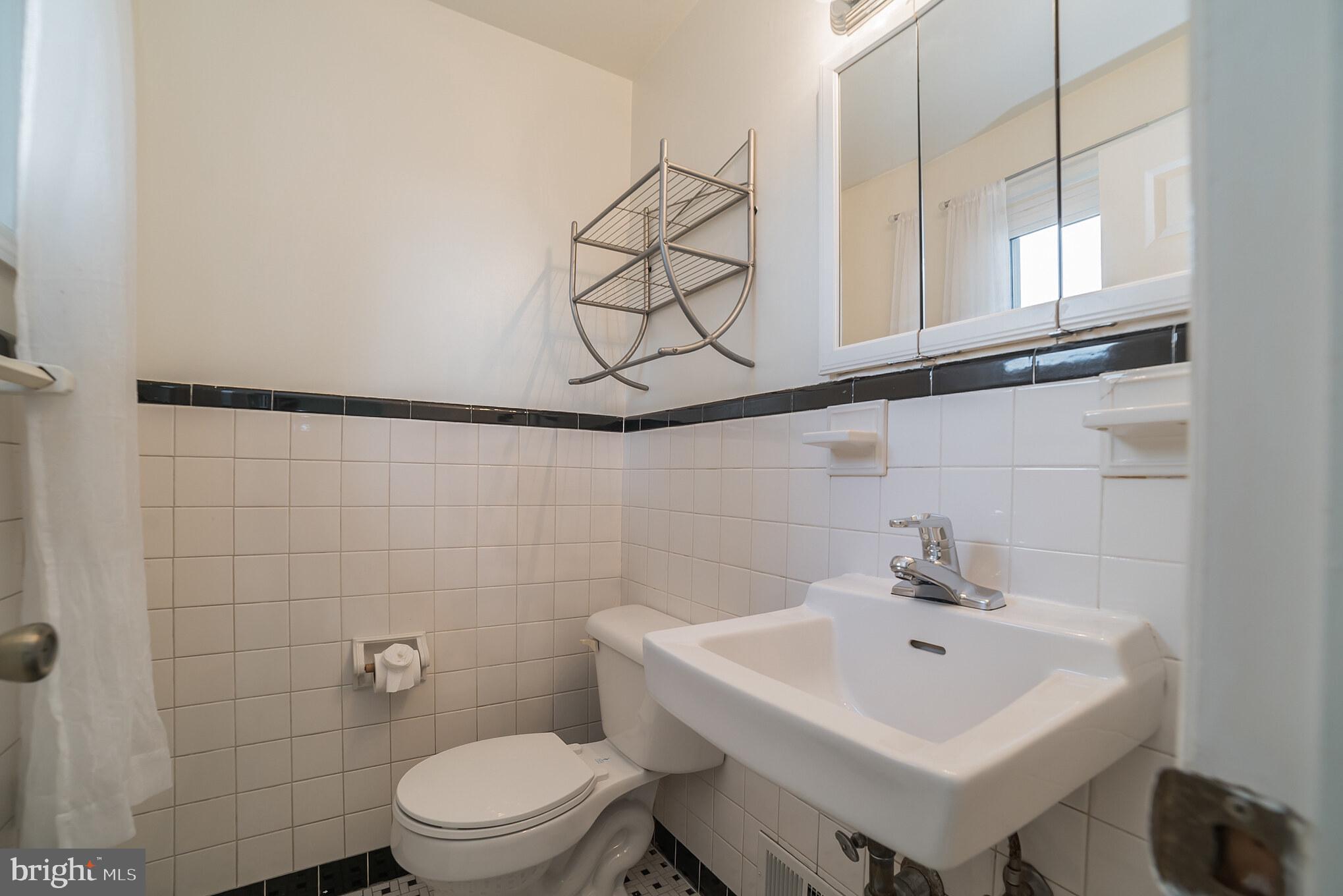 CHESTNUT HILLS - Residential Lease