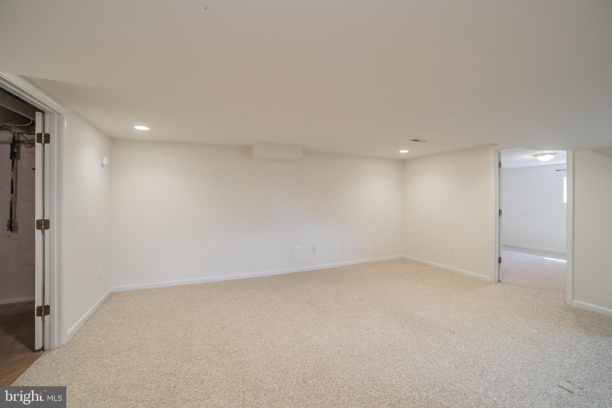 CHESTNUT HILLS - Residential Lease