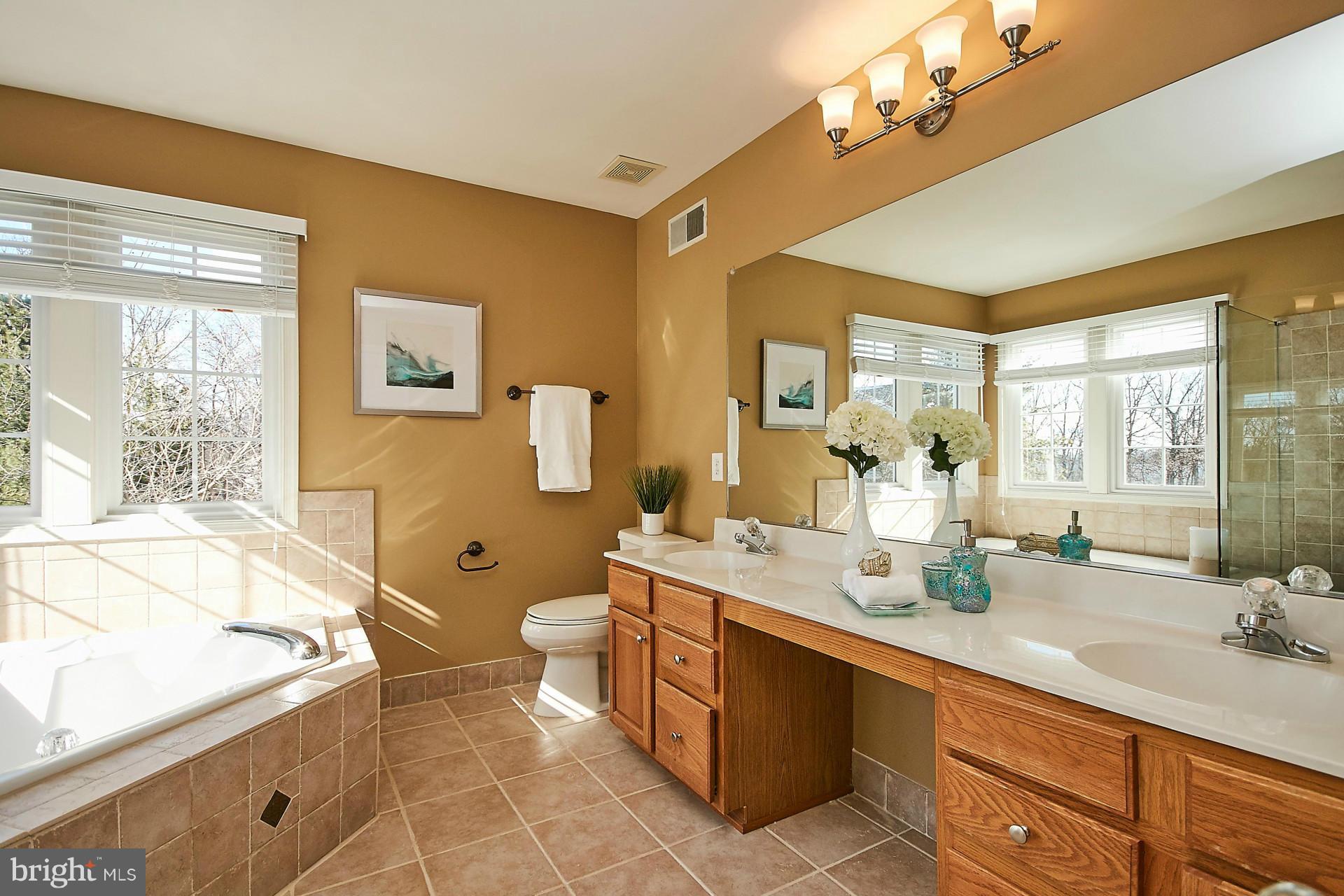 FOUR SEASONS - Residential