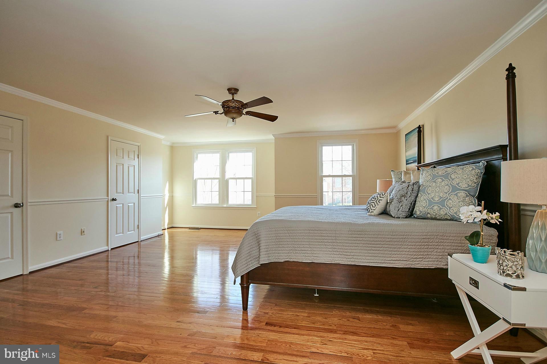 FOUR SEASONS - Residential