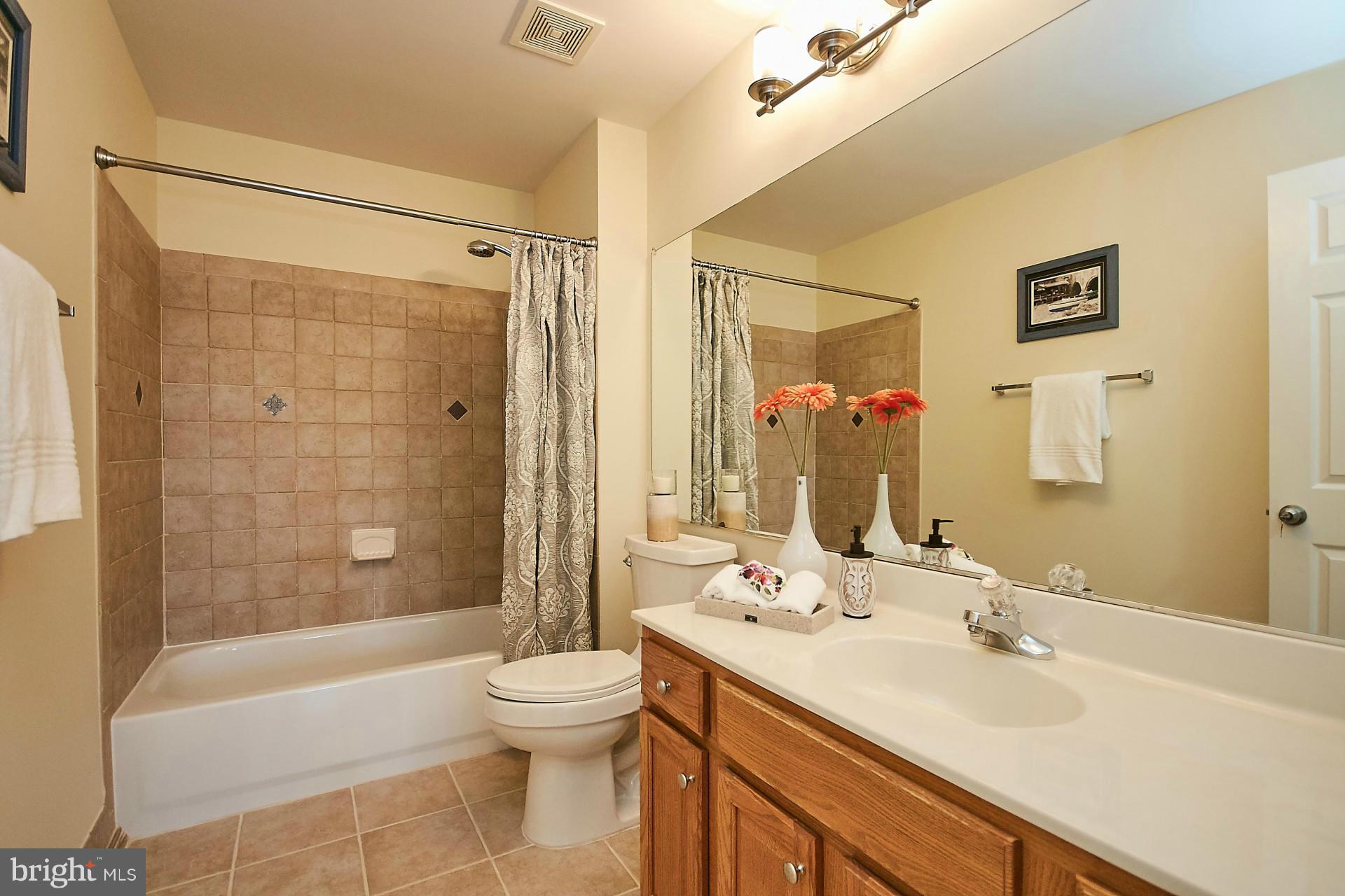 FOUR SEASONS - Residential