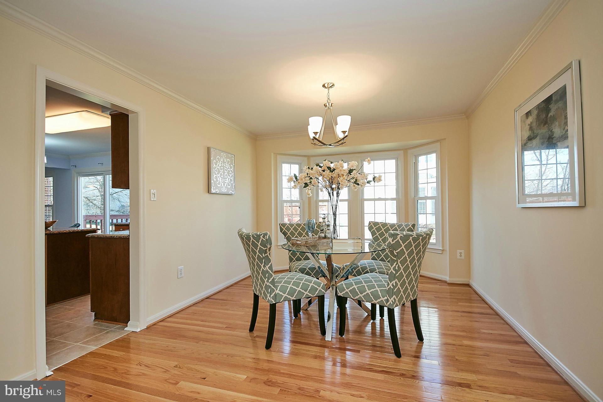 FOUR SEASONS - Residential