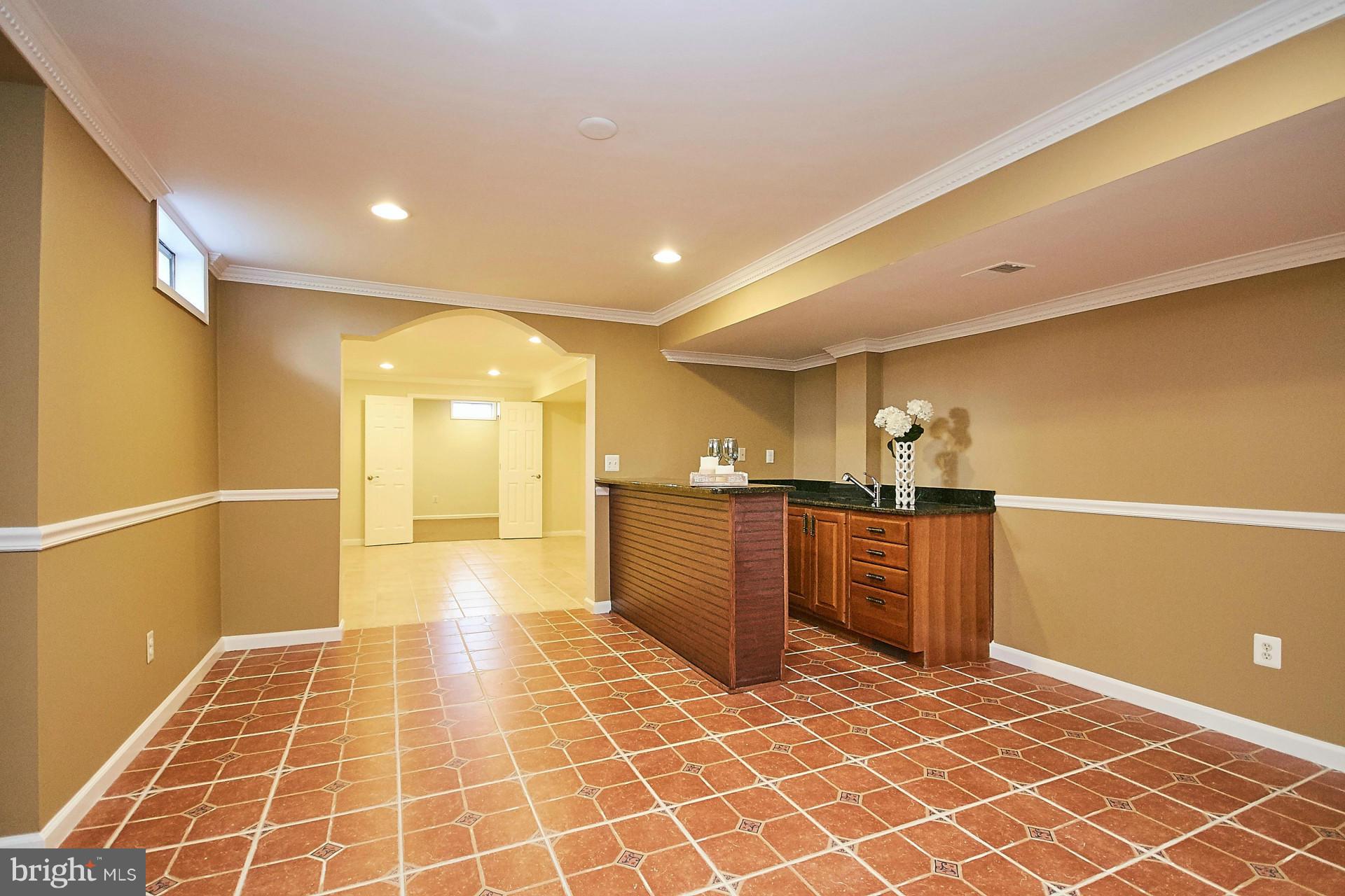 FOUR SEASONS - Residential