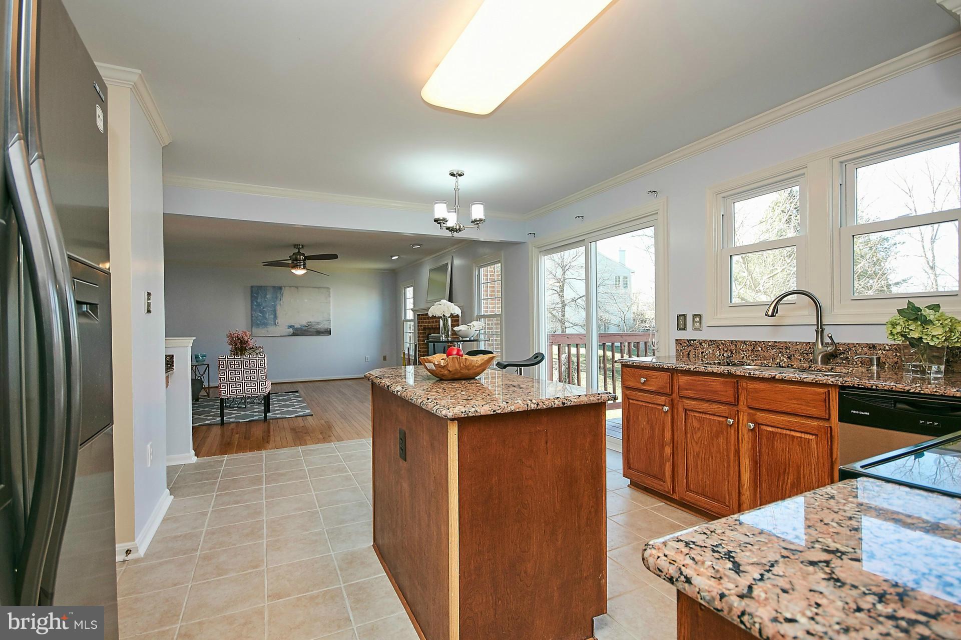 FOUR SEASONS - Residential