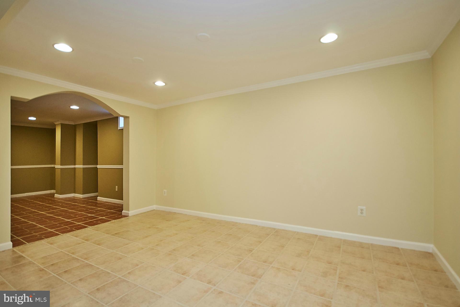 FOUR SEASONS - Residential