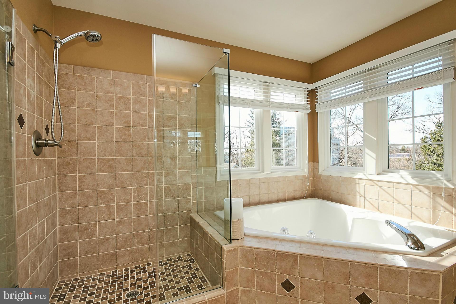 FOUR SEASONS - Residential