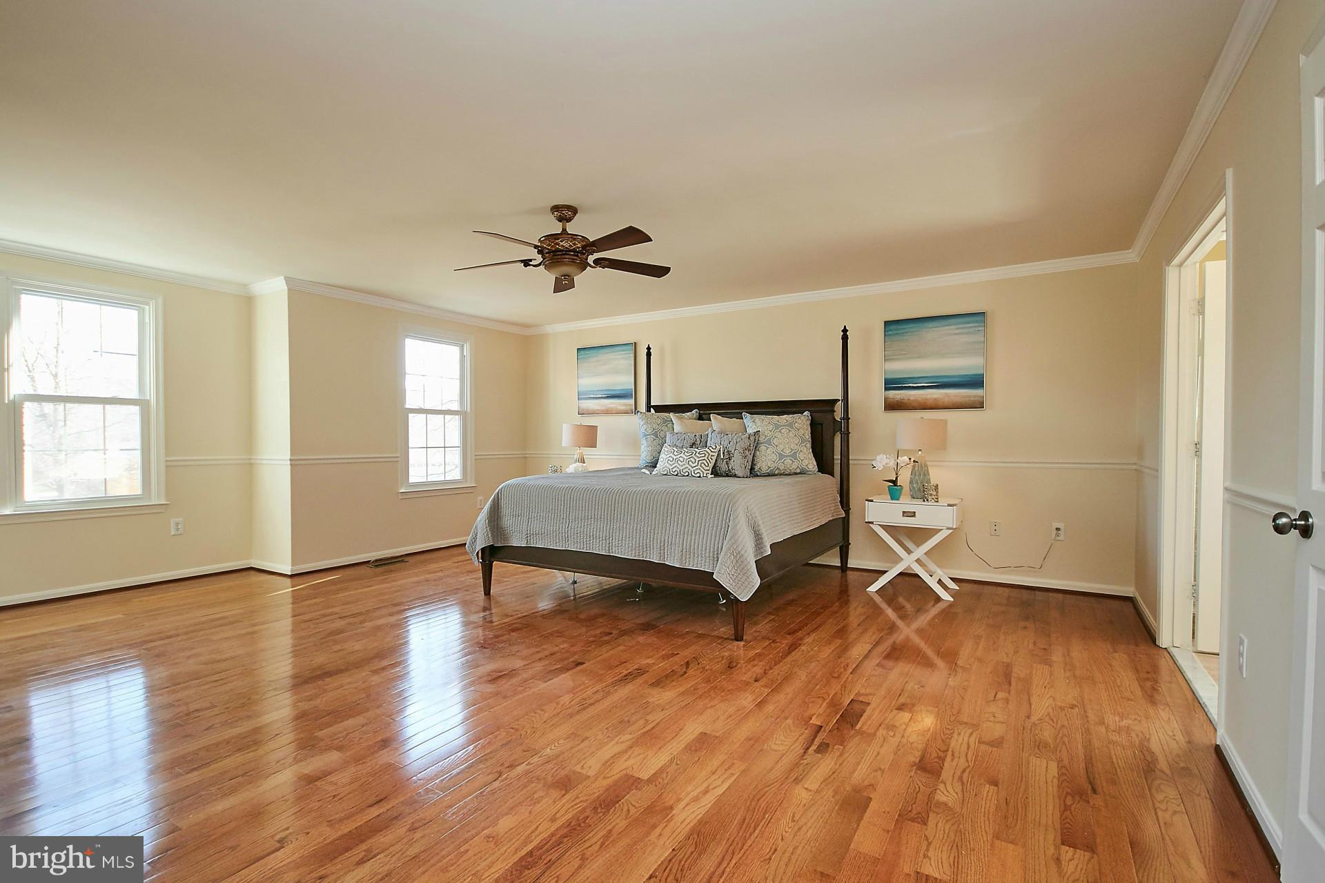 FOUR SEASONS - Residential