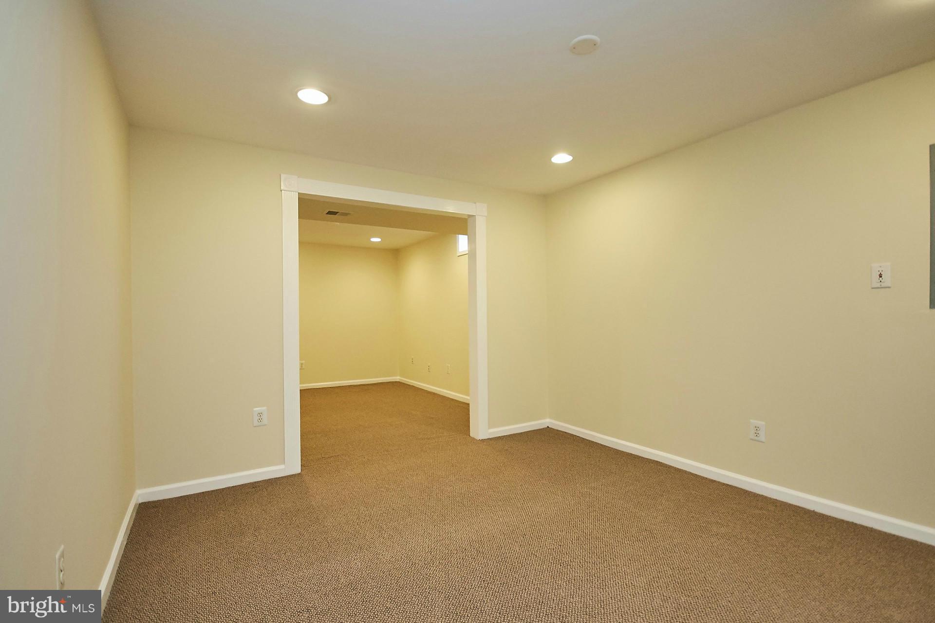 FOUR SEASONS - Residential