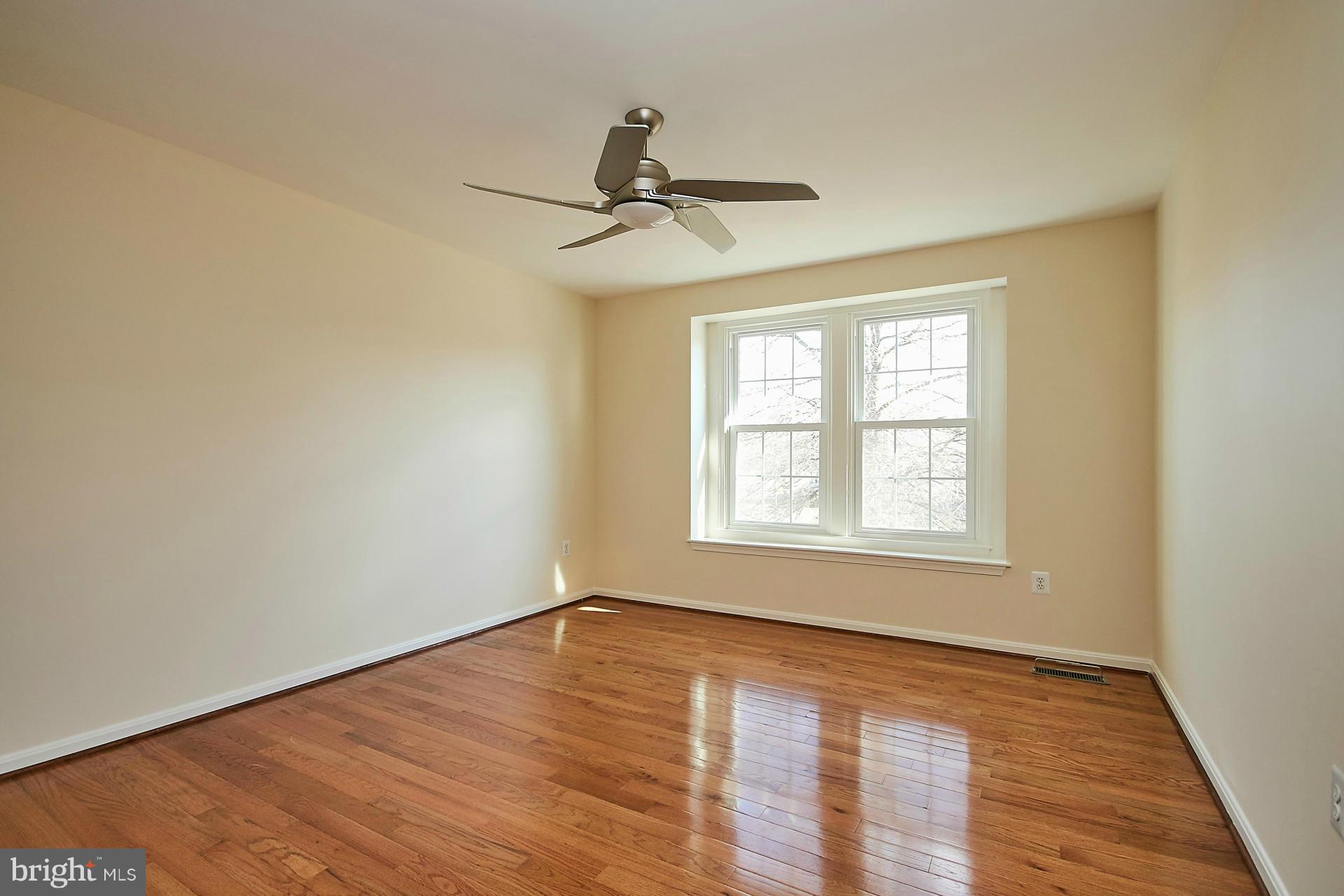 FOUR SEASONS - Residential