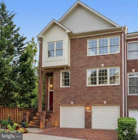 Townhouse For Sale - 9510 Gatecross Place<br/> BURKE, VA 22015