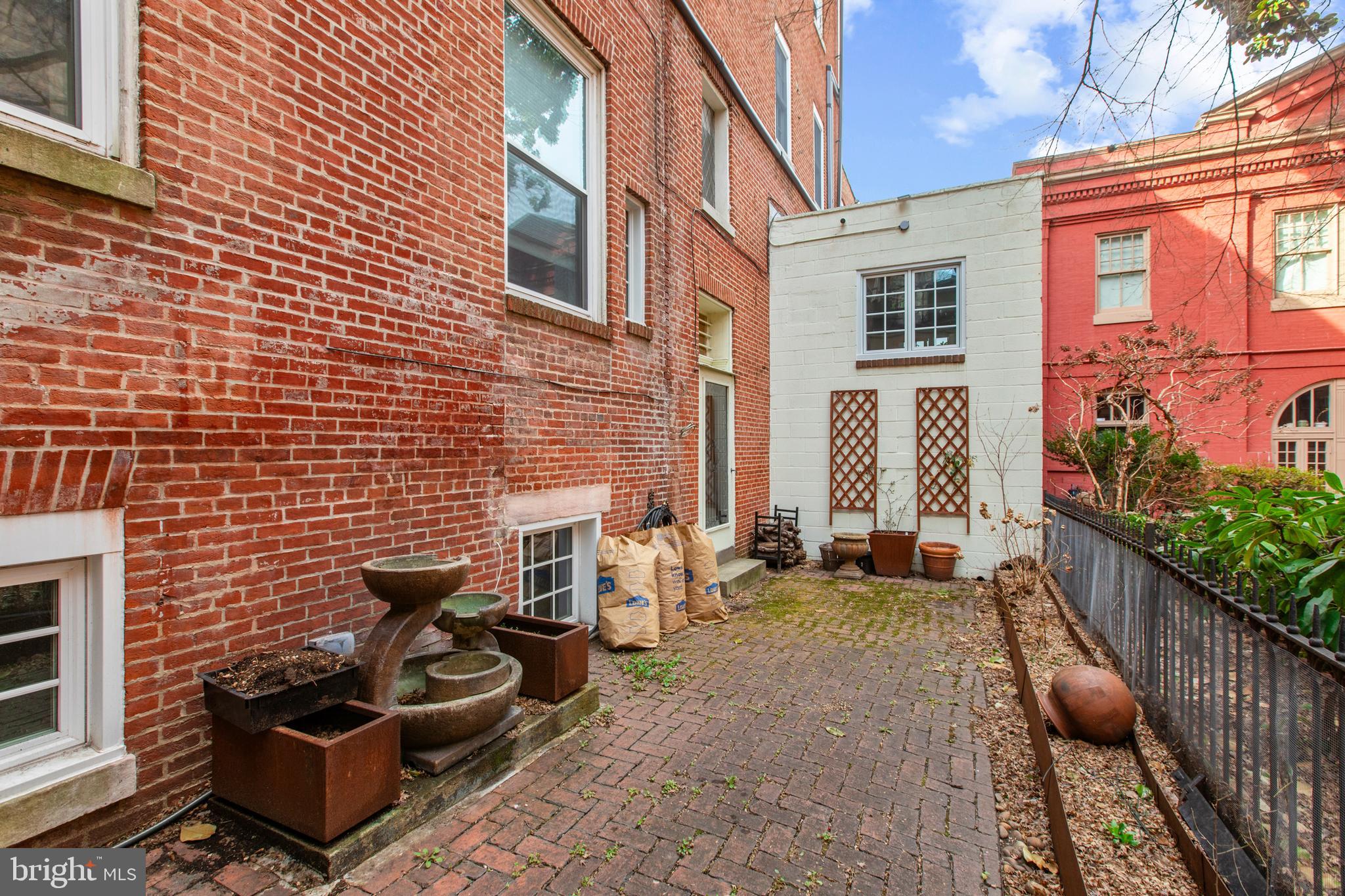 MOUNT VERNON PLACE HISTORIC DISTRICT - Commercial Sale