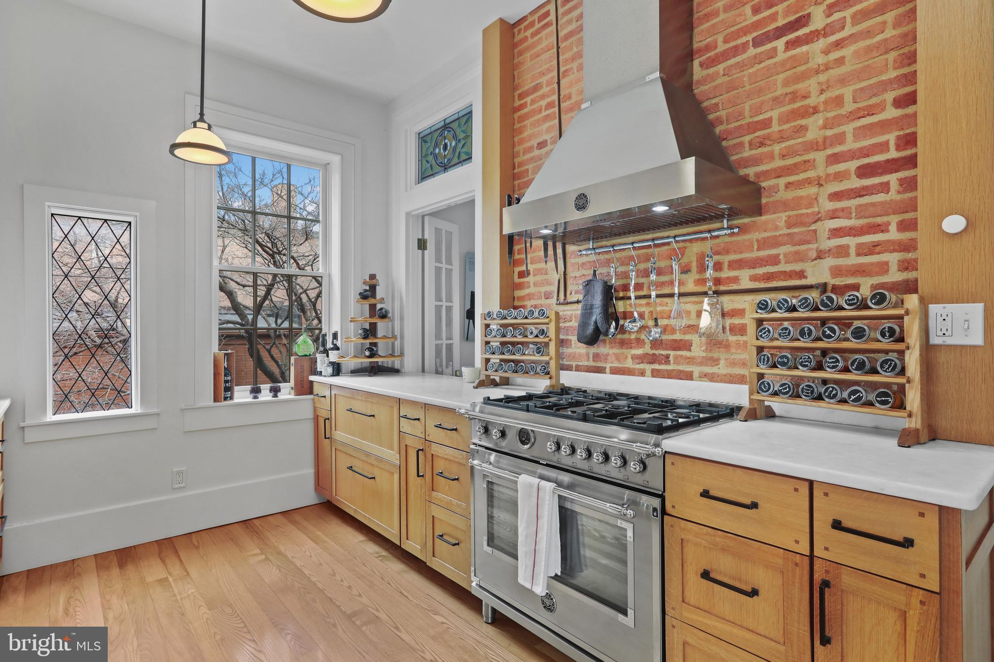 MOUNT VERNON PLACE HISTORIC DISTRICT - Commercial Sale
