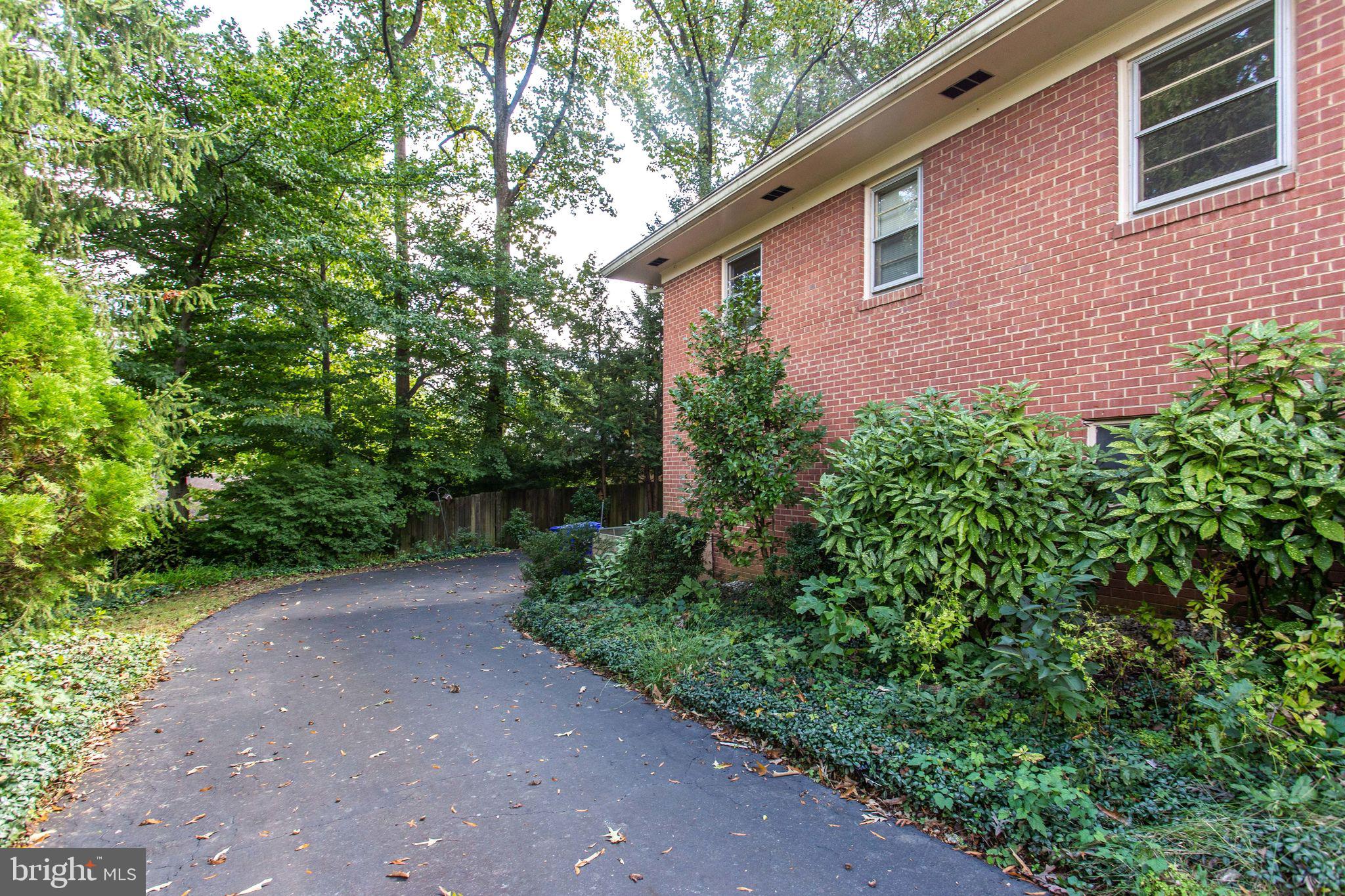 GOLF CLUB MANOR - Residential