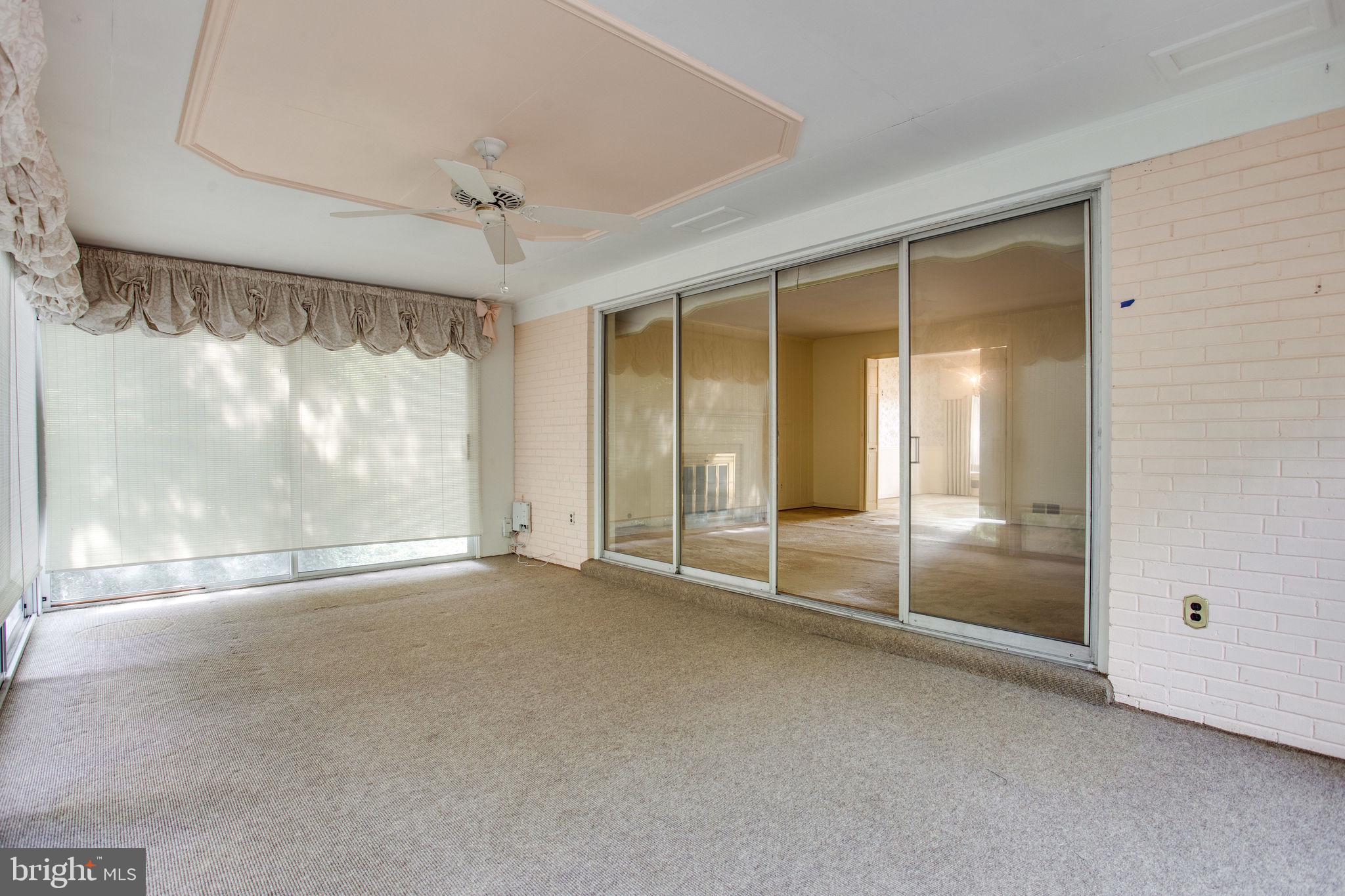 GOLF CLUB MANOR - Residential