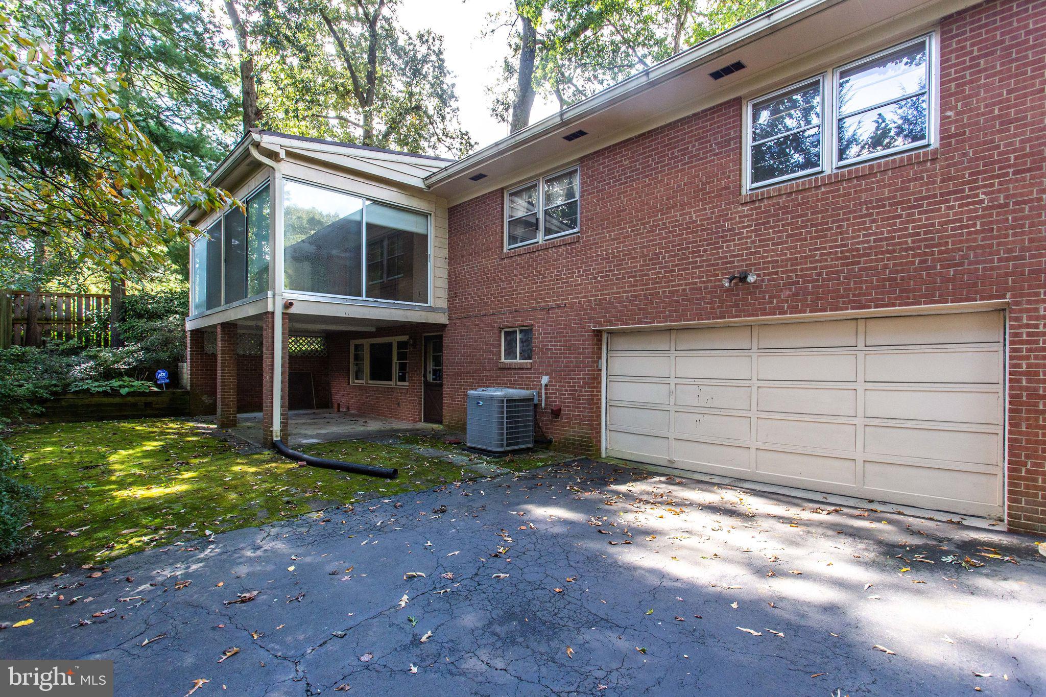 GOLF CLUB MANOR - Residential