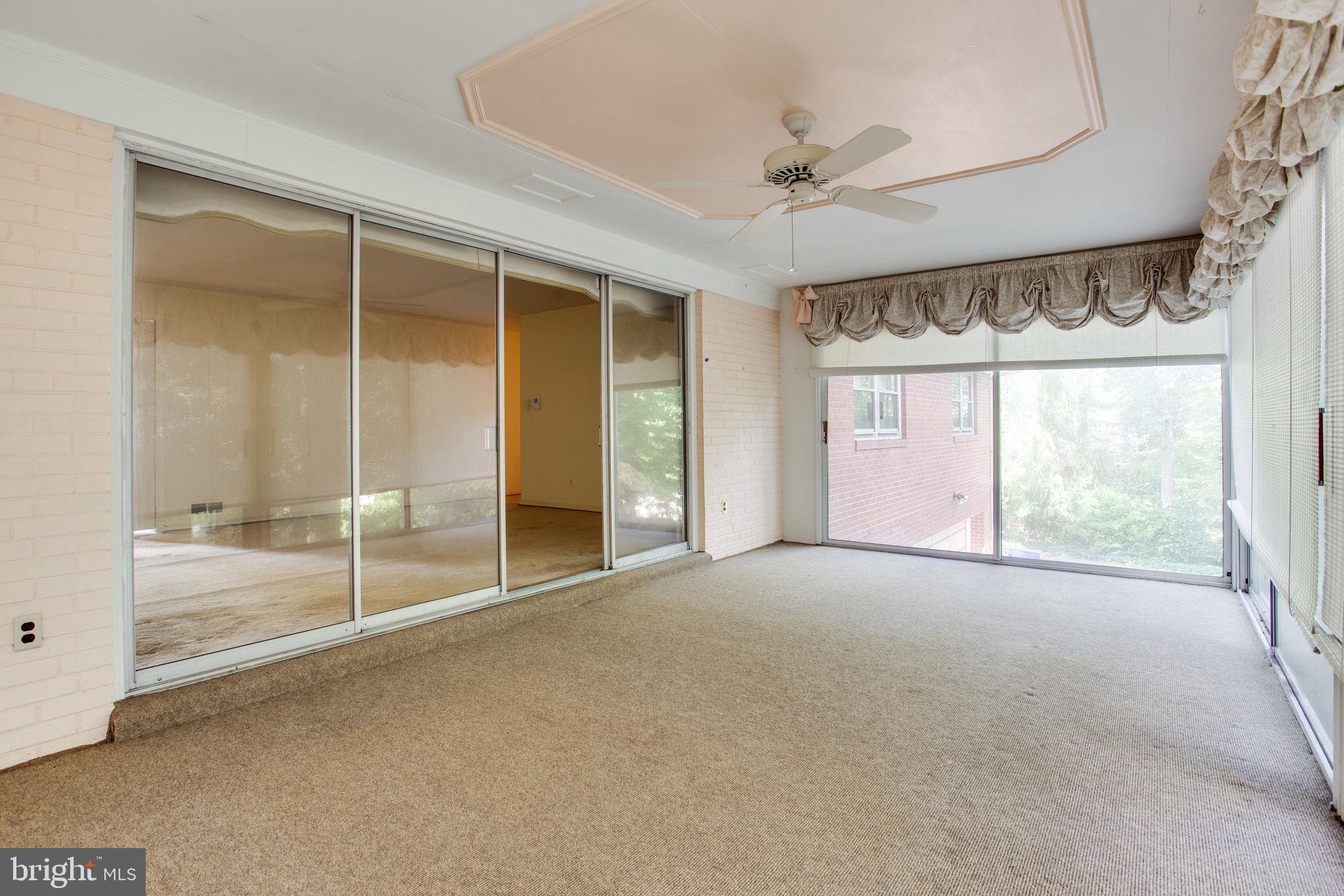 GOLF CLUB MANOR - Residential