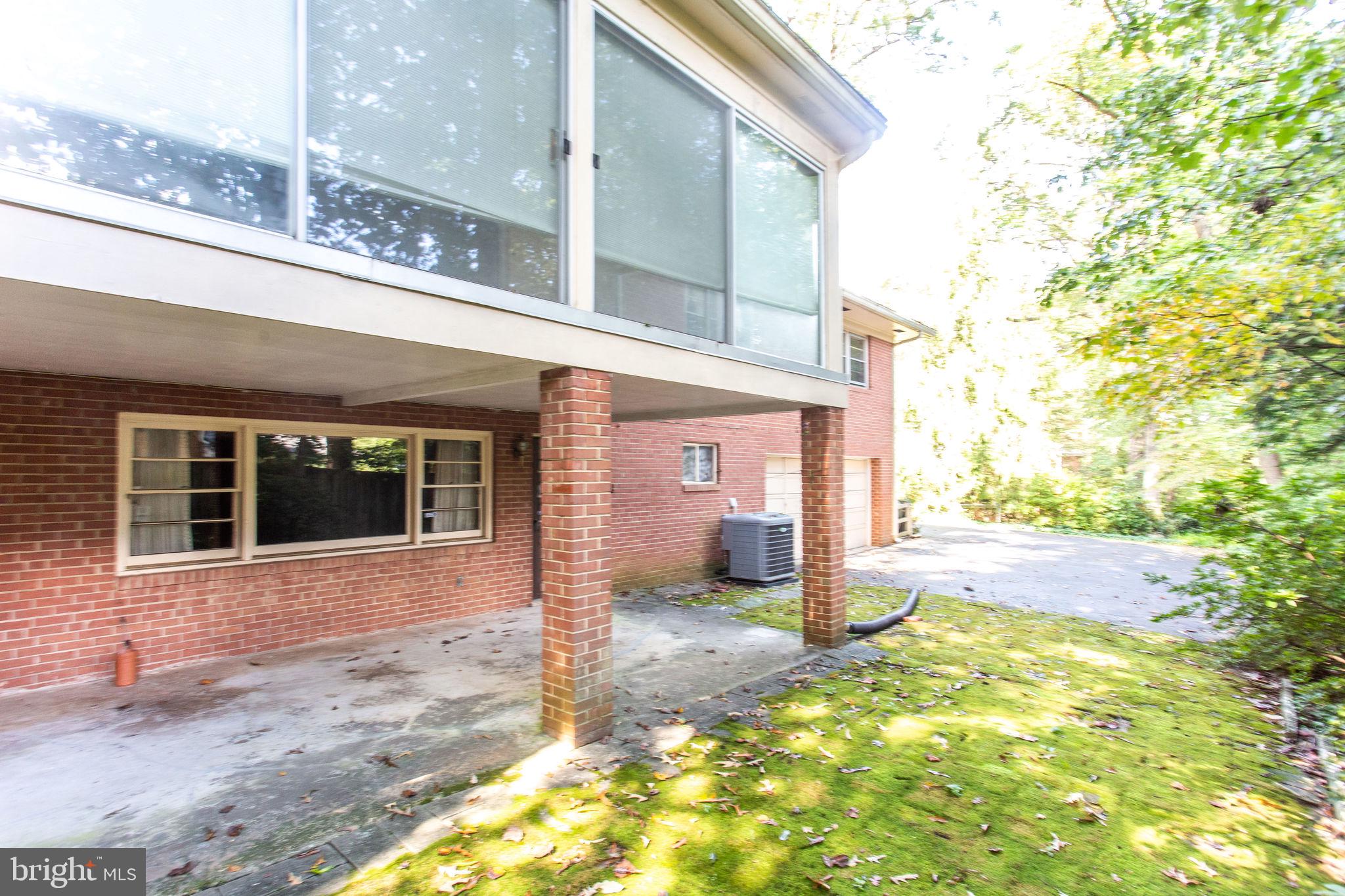 GOLF CLUB MANOR - Residential