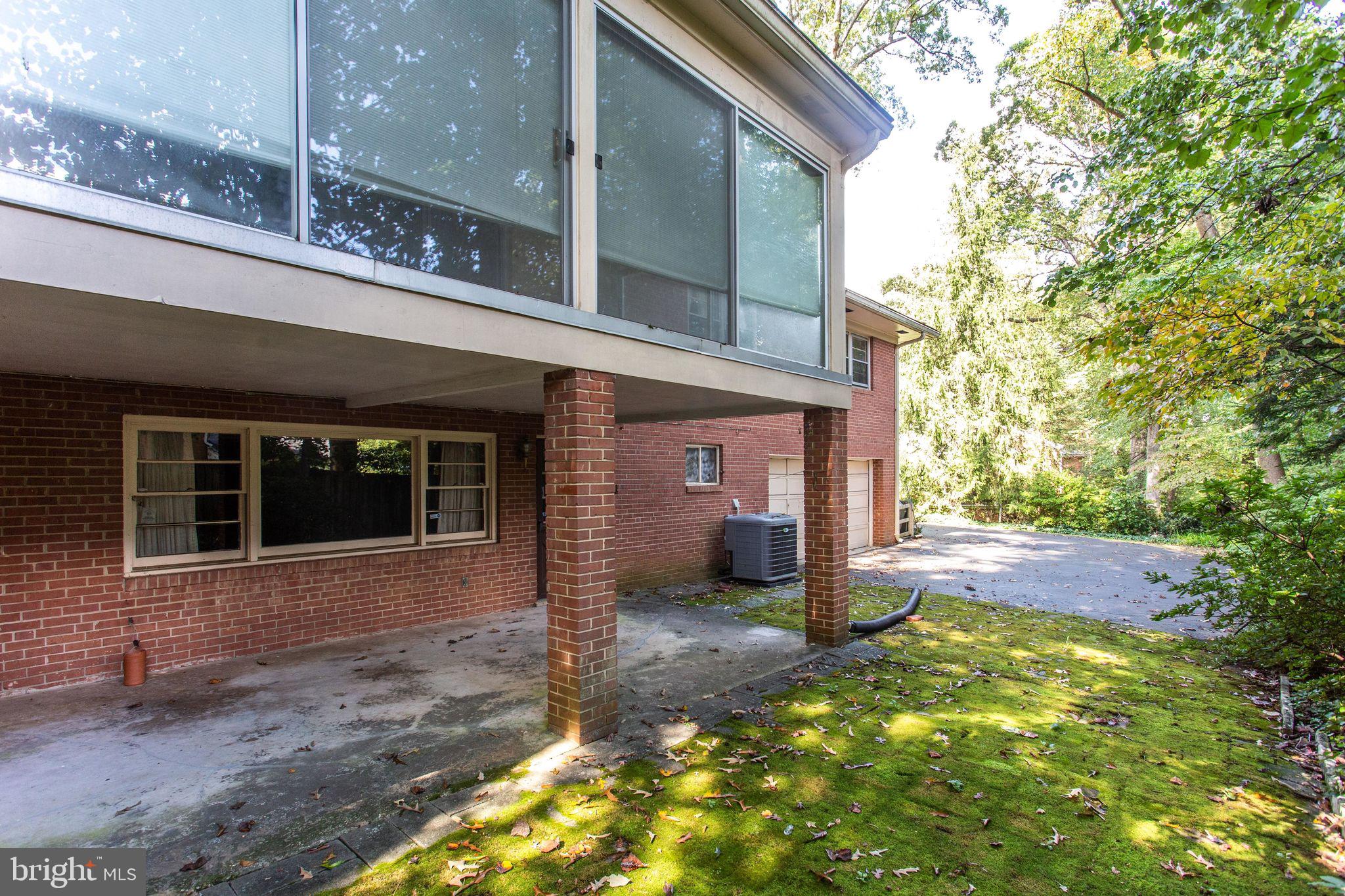 GOLF CLUB MANOR - Residential