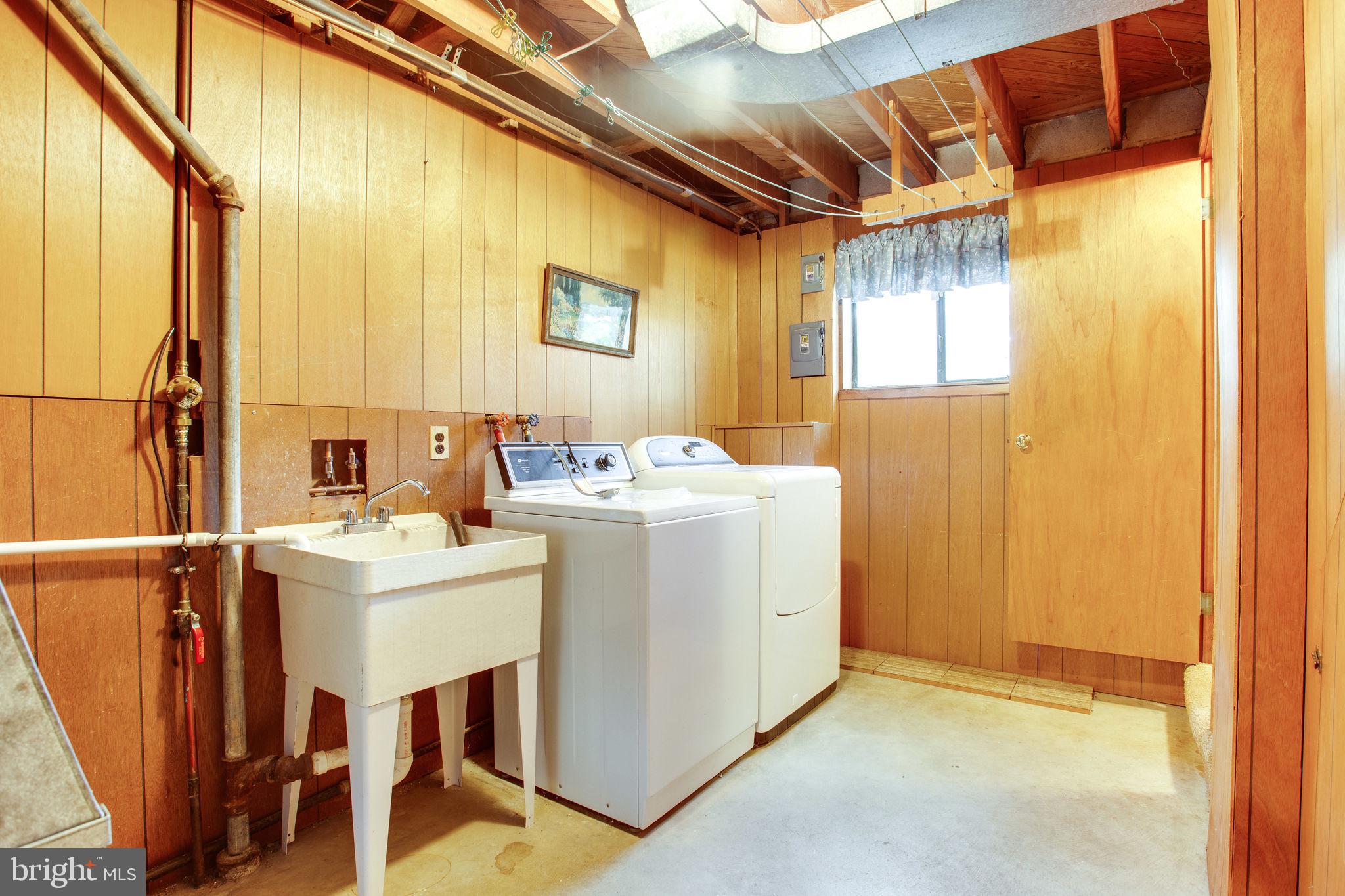 GOLF CLUB MANOR - Residential