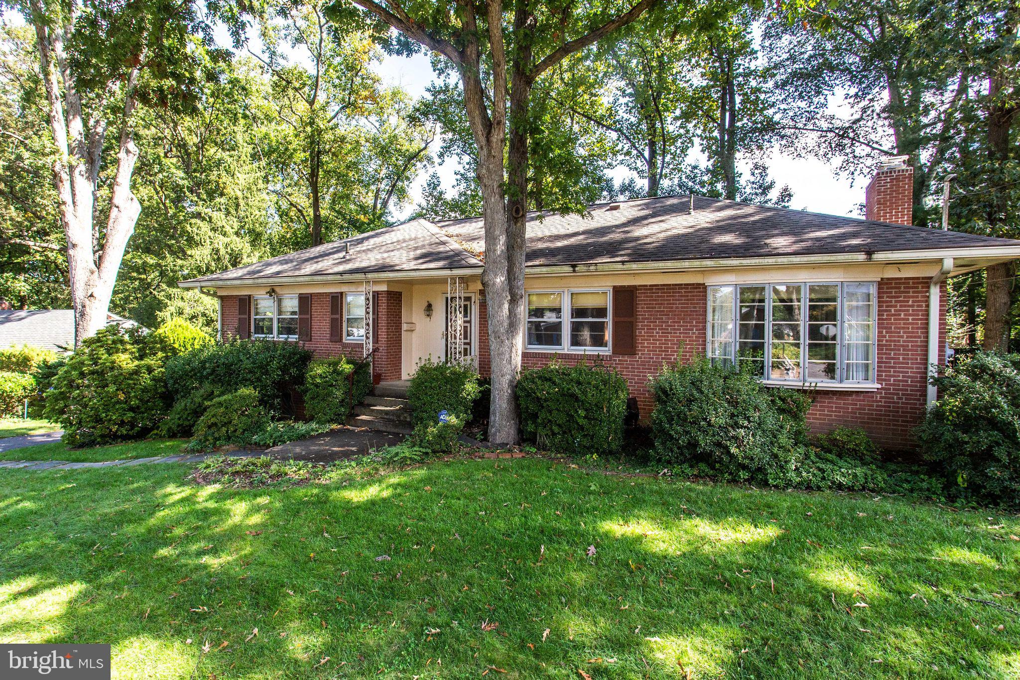 GOLF CLUB MANOR - Residential