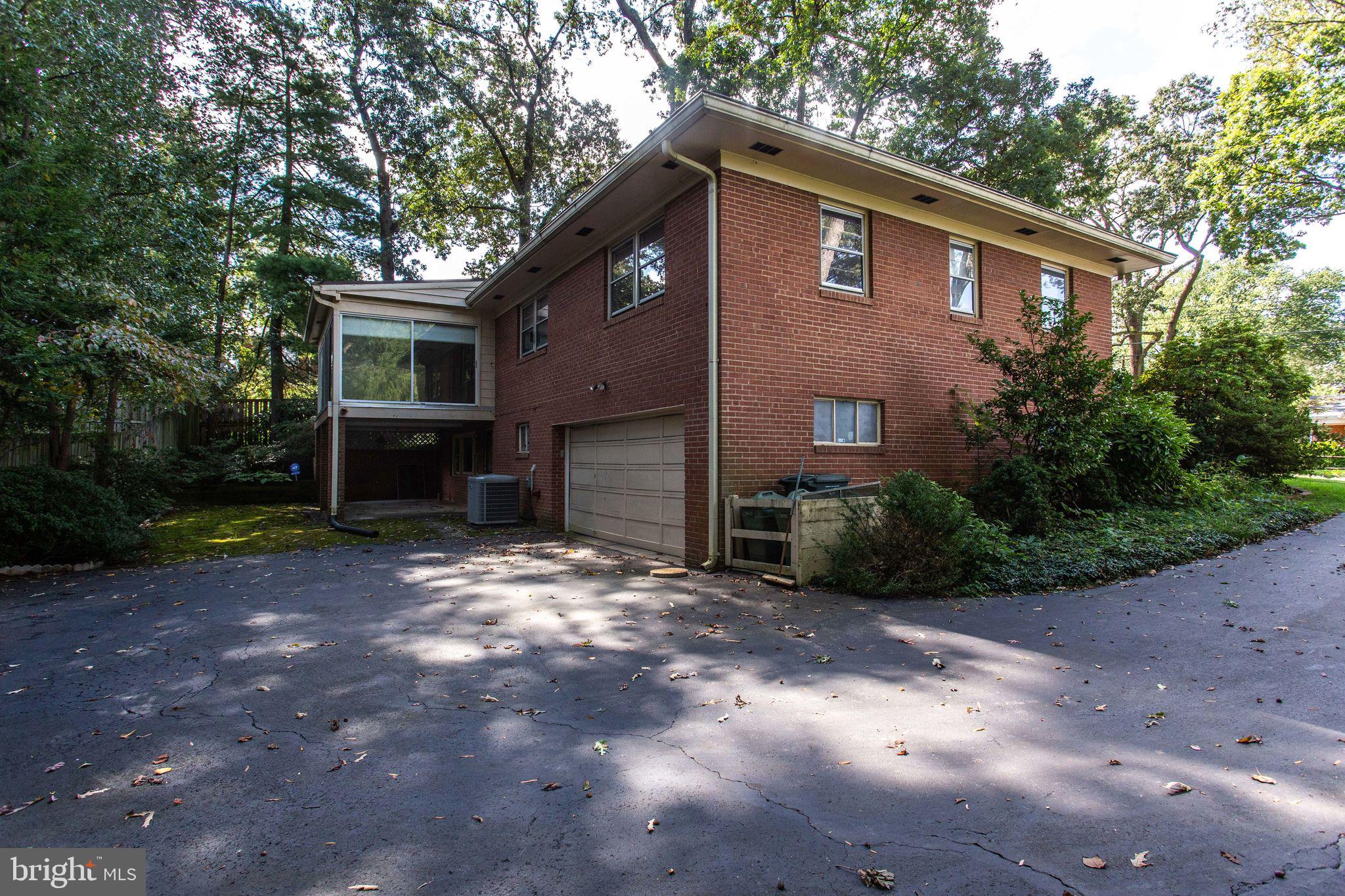 GOLF CLUB MANOR - Residential