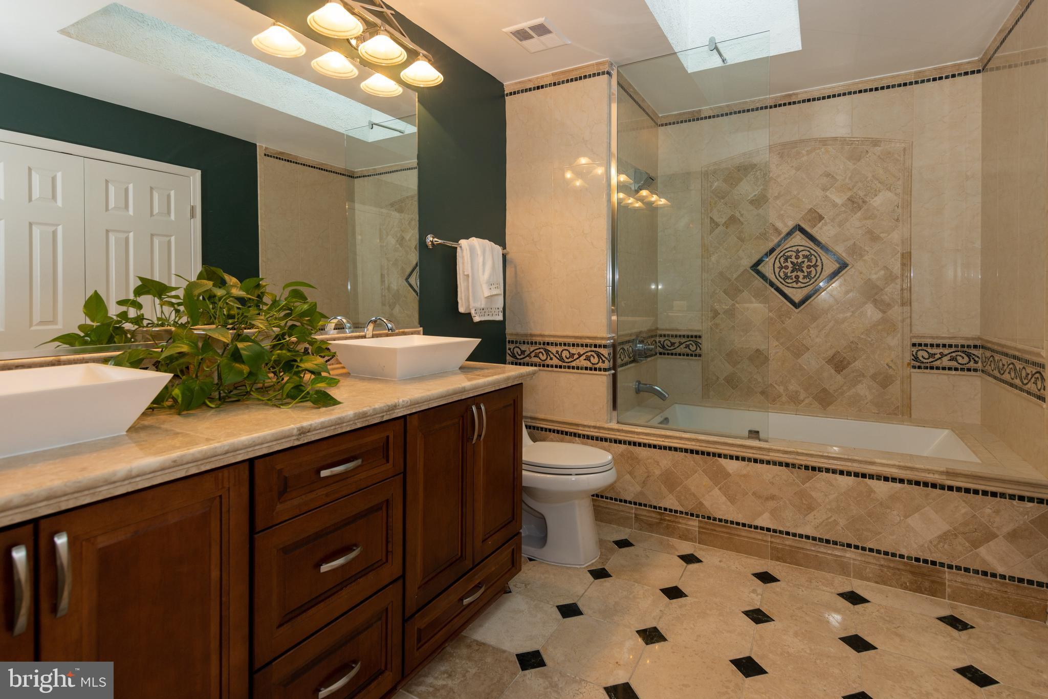 HAMPTON HUNT EST - Residential