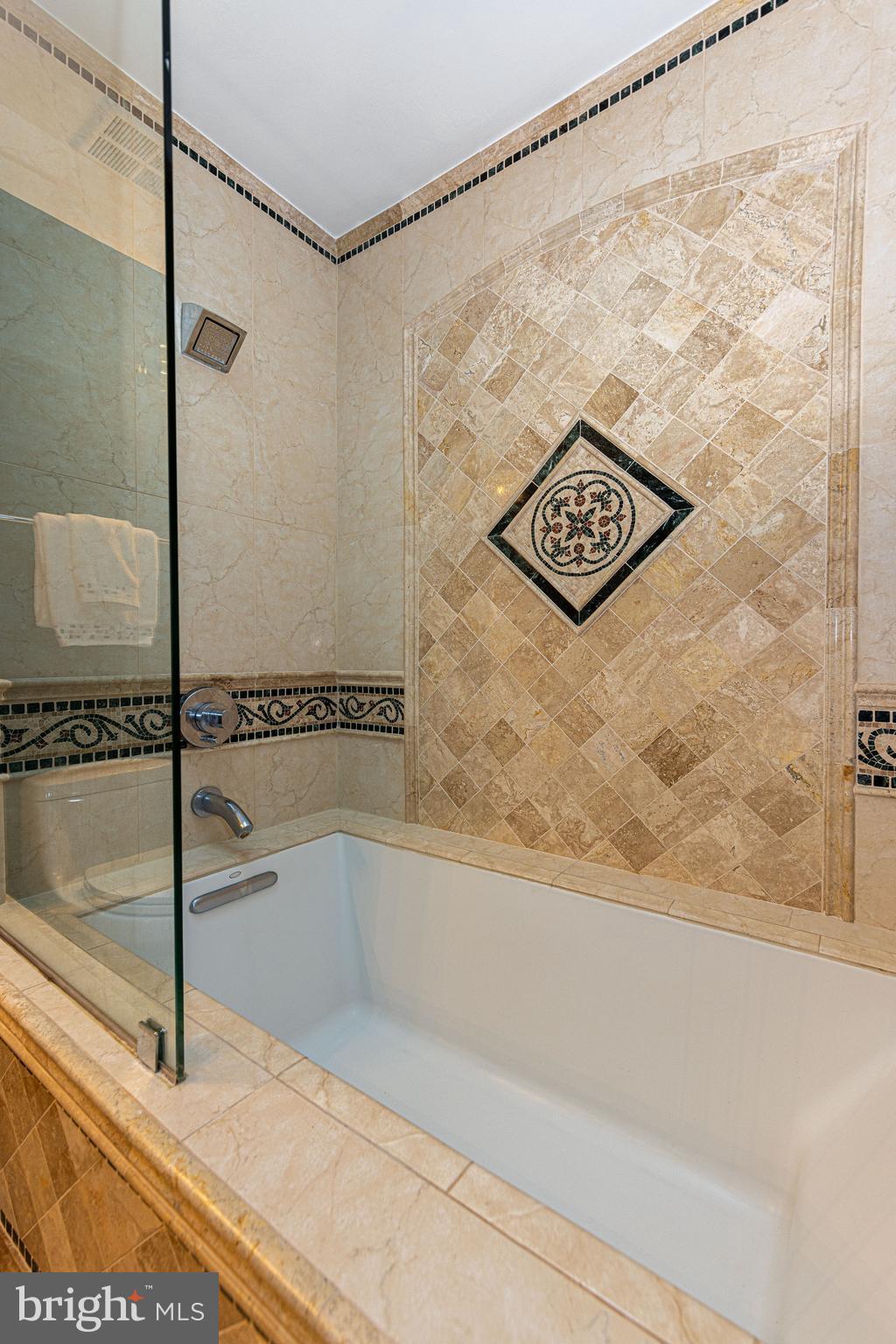 HAMPTON HUNT EST - Residential