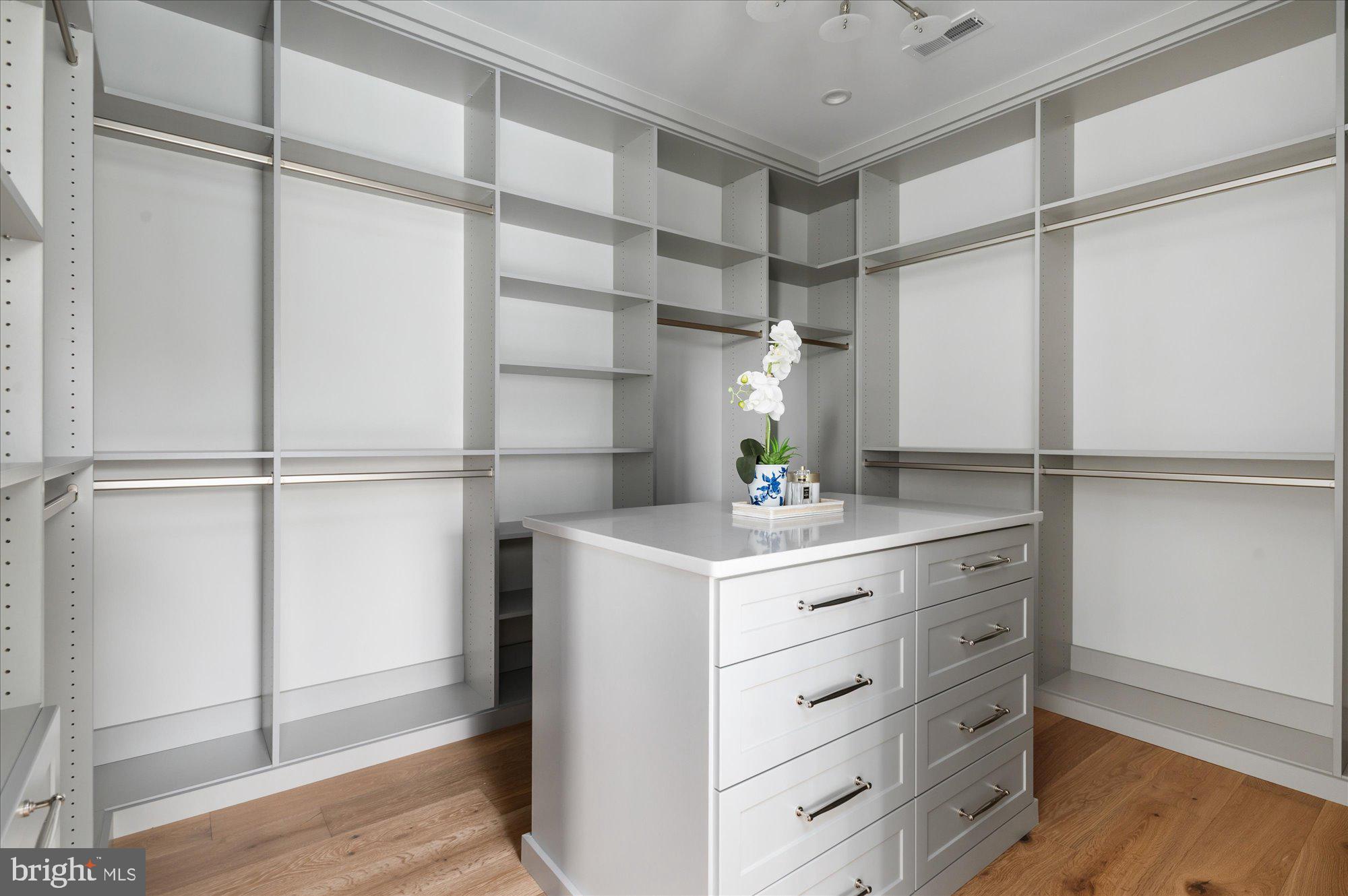 CHESTERBROOK WOODS - Residential