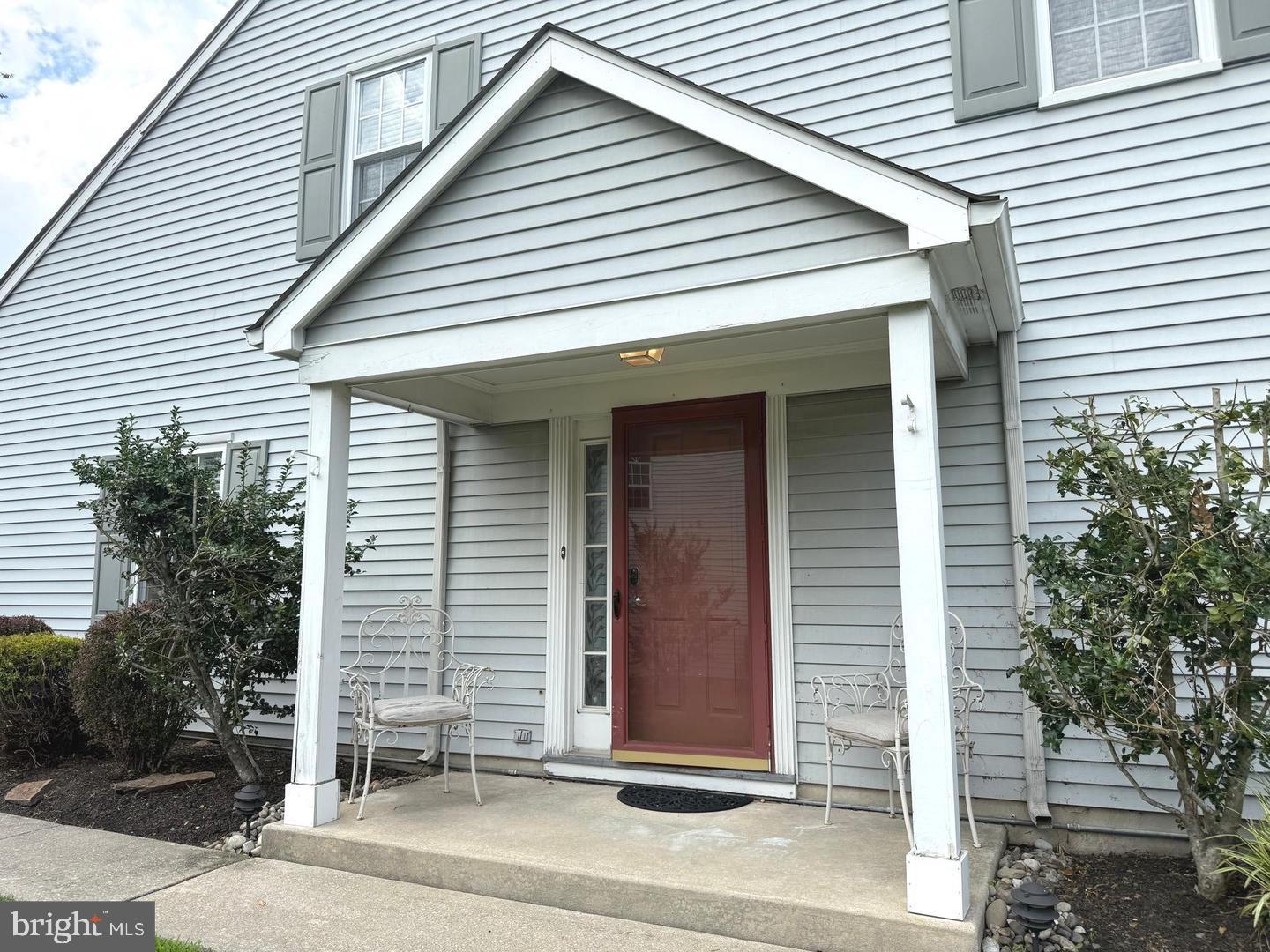 208 HAZELWOOD LANE