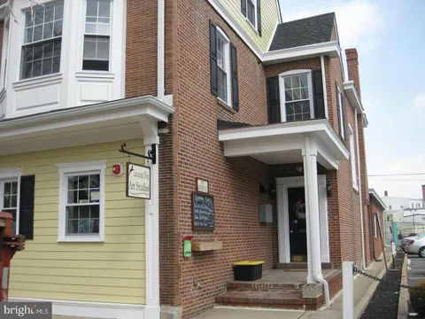 325 Farnsworth Avenue Unit 3, Bordentown, NJ MLS: NJBL2084722