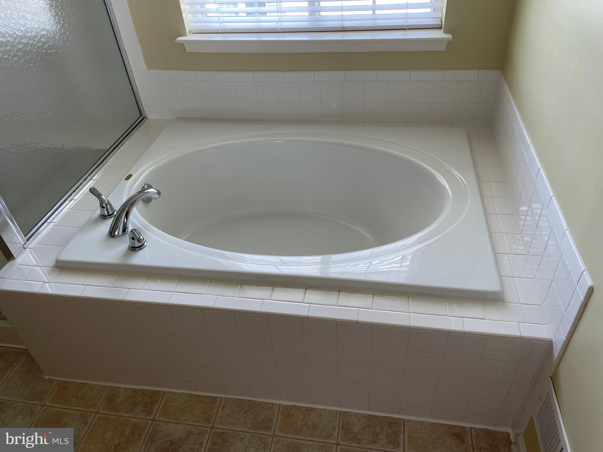 RED BUD RUN - Residential Lease