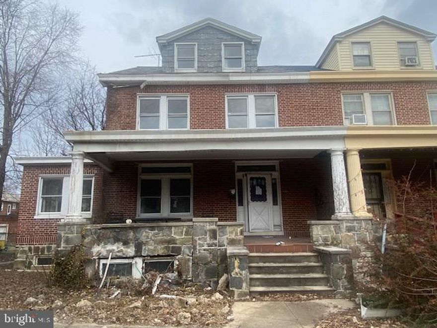 This is a pretty special one here for $160k. Tons of living area with a bonus finished attic with full ceiling height.  Located on 33rd Ave, convenient to the Eastside. There is a rear detached garage and two-car parking pad. Kitchen and bathrooms have been deconstructed which will limit most financing on the property.