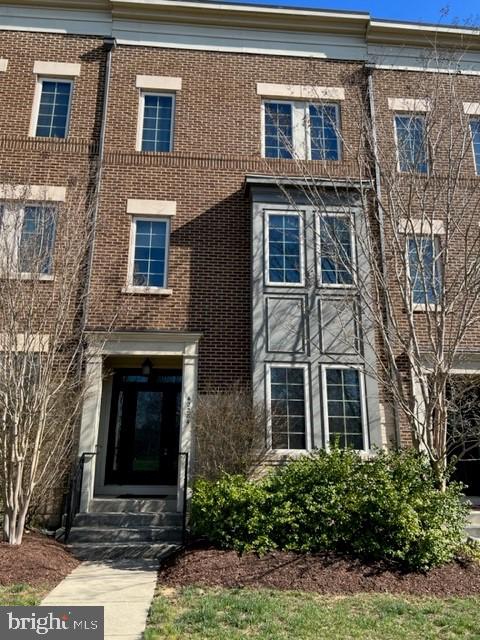 BRAMBLETON TOWN CENTER - Residential Lease