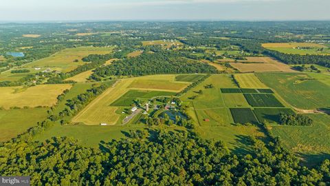 Photo of 14727 Mountain Road, HILLSBORO, VA 20132 (MLS # VALO2091860)