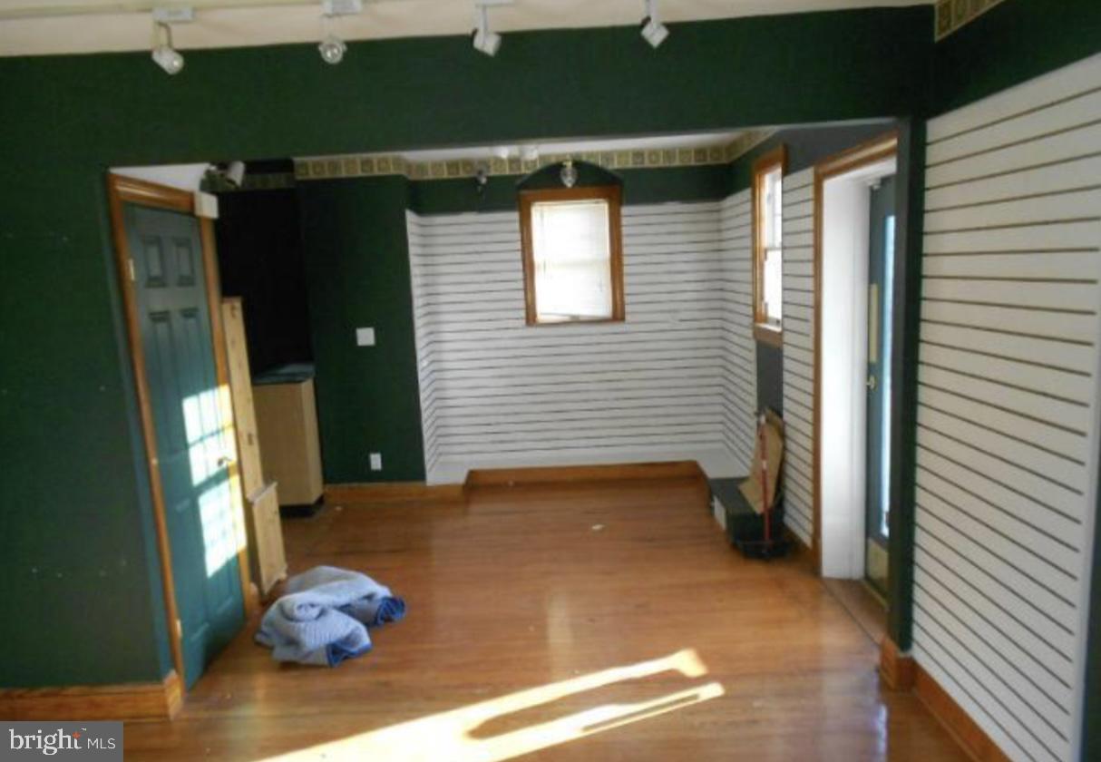 NOTTINGHAM - Commercial Sale