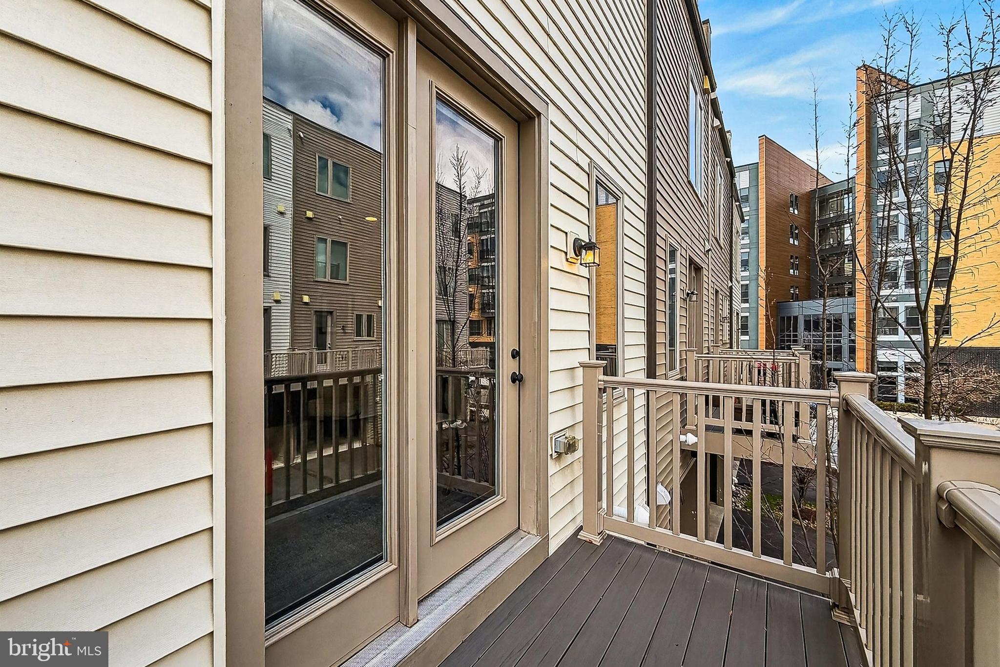 CHAPMAN ROW AT TWINBROOK METRO - Residential