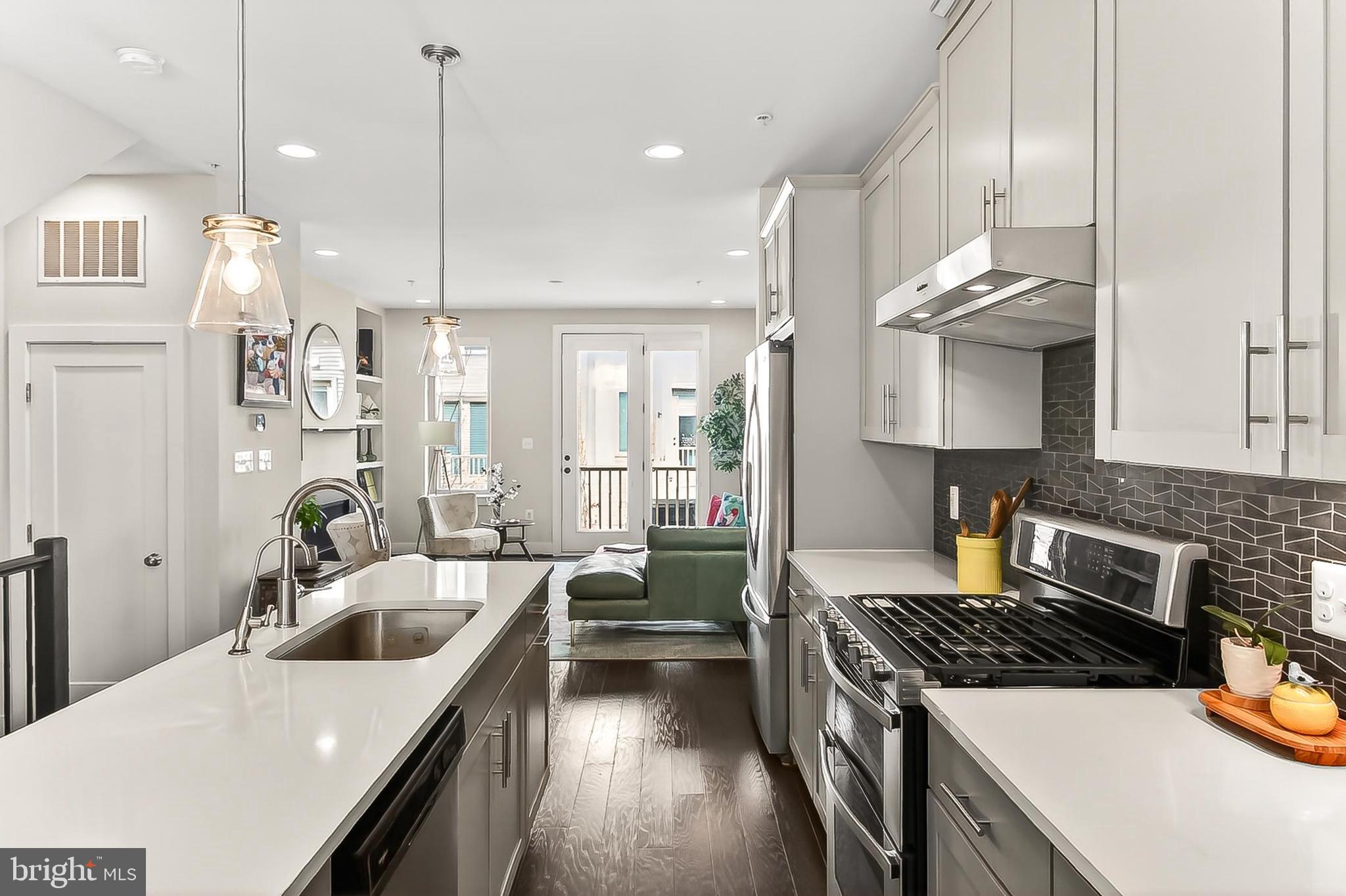 CHAPMAN ROW AT TWINBROOK METRO - Residential