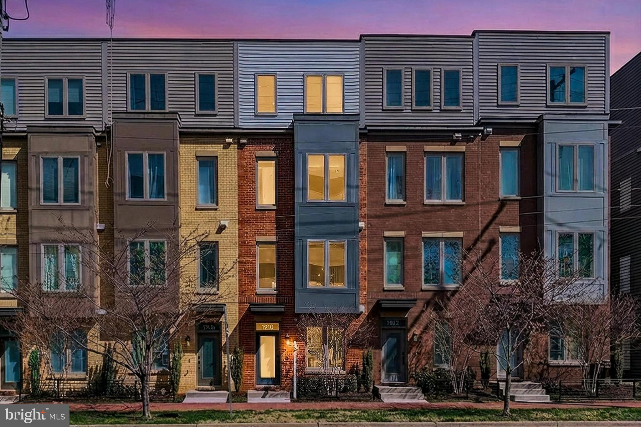 CHAPMAN ROW AT TWINBROOK METRO - Residential