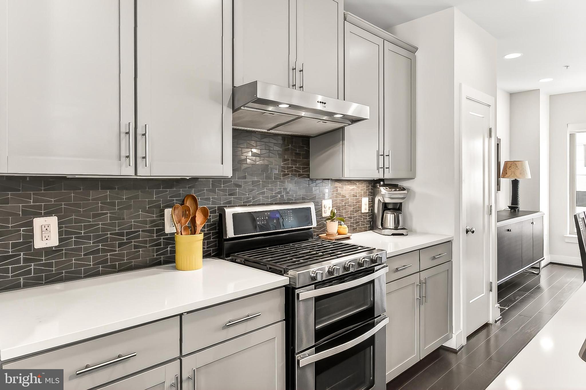 CHAPMAN ROW AT TWINBROOK METRO - Residential