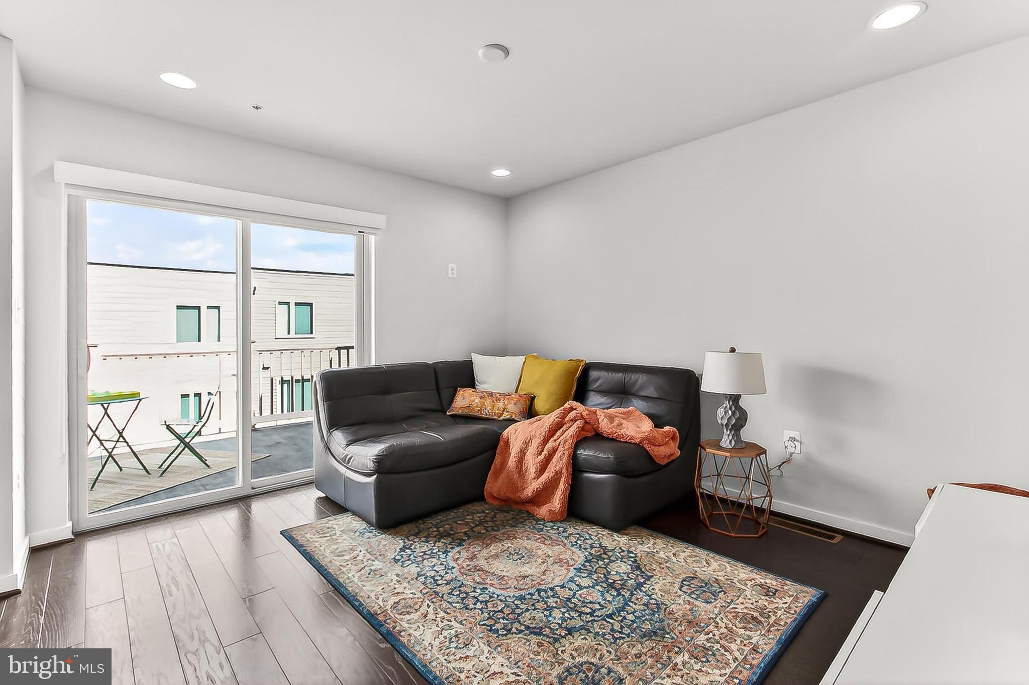 CHAPMAN ROW AT TWINBROOK METRO - Residential