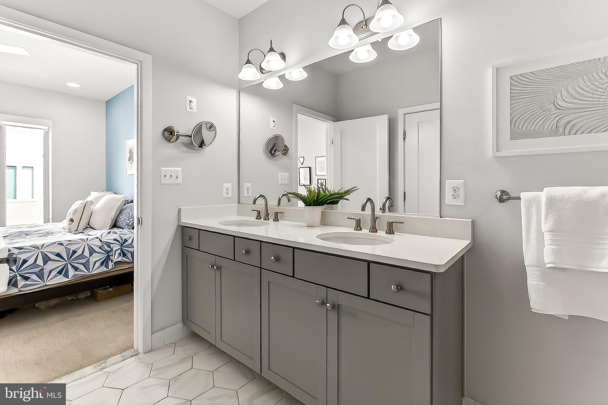 CHAPMAN ROW AT TWINBROOK METRO - Residential