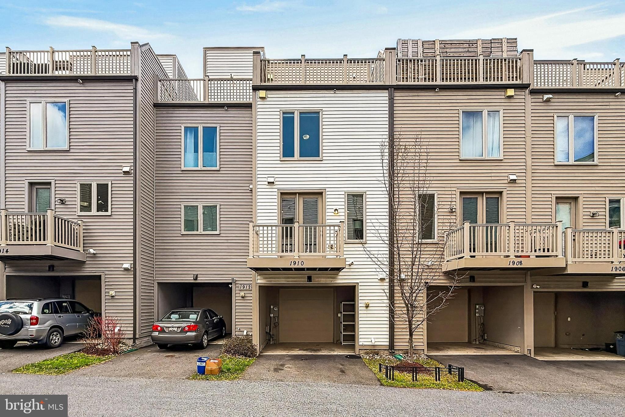 CHAPMAN ROW AT TWINBROOK METRO - Residential