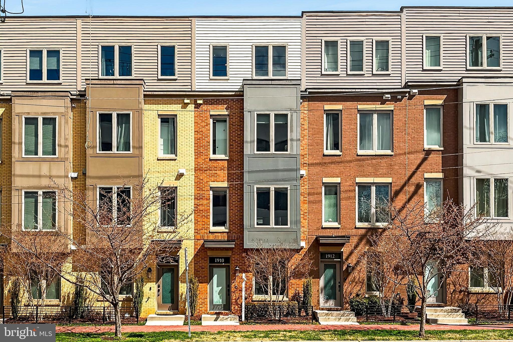 CHAPMAN ROW AT TWINBROOK METRO - Residential