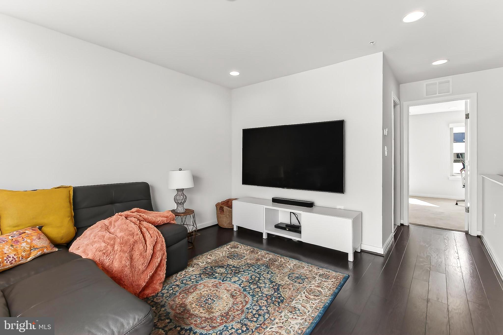 CHAPMAN ROW AT TWINBROOK METRO - Residential