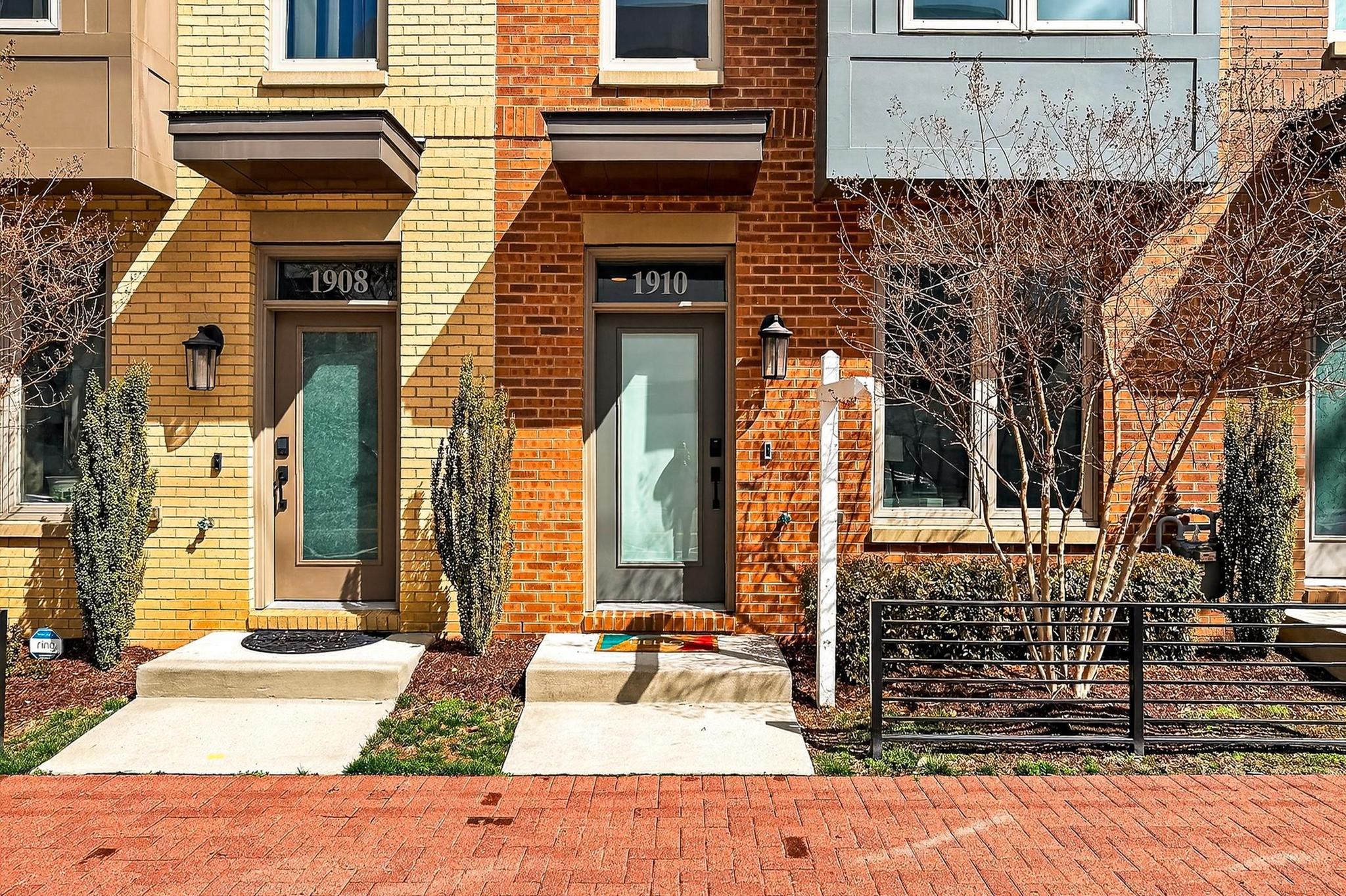CHAPMAN ROW AT TWINBROOK METRO - Residential