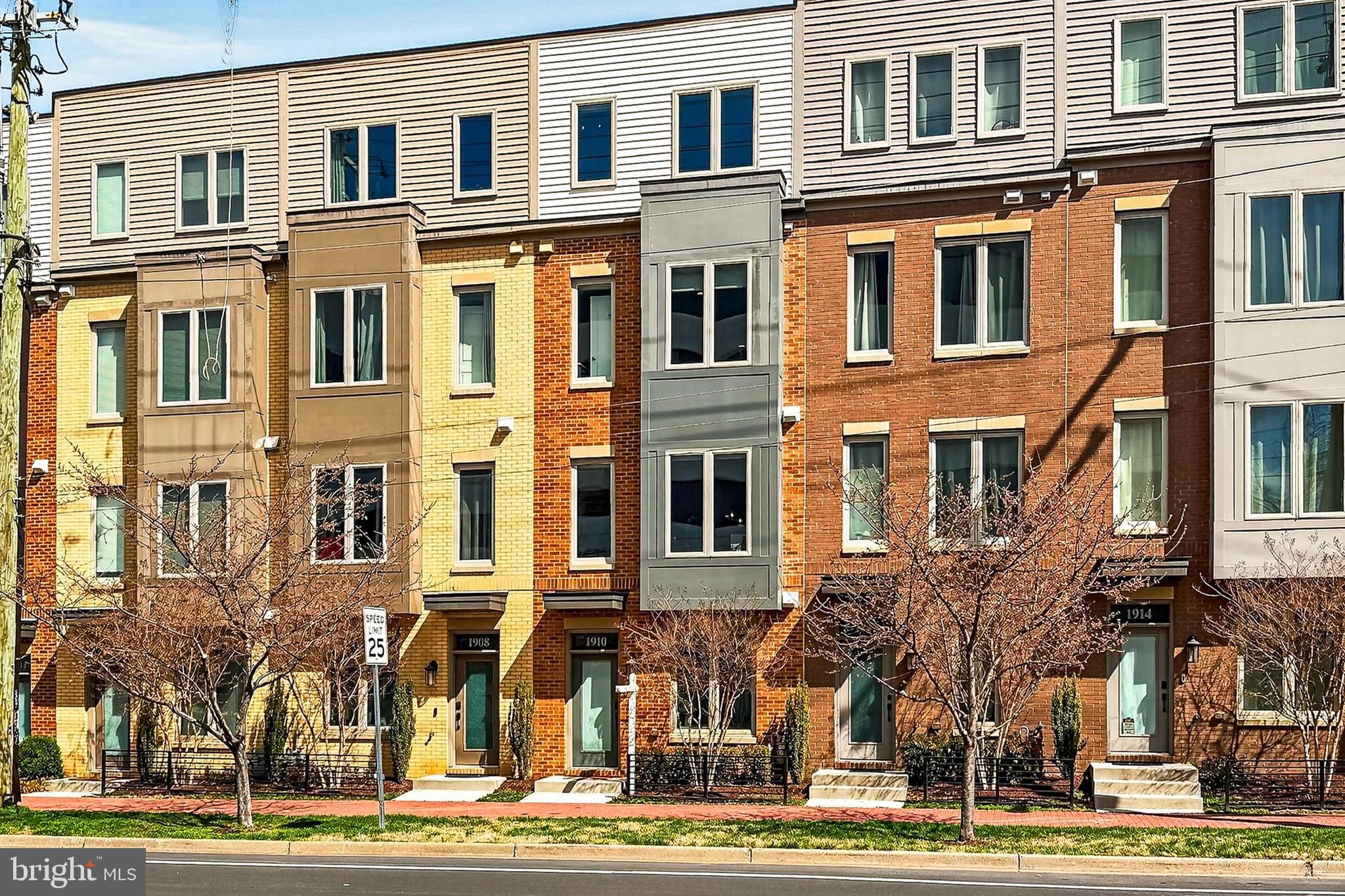 CHAPMAN ROW AT TWINBROOK METRO - Residential