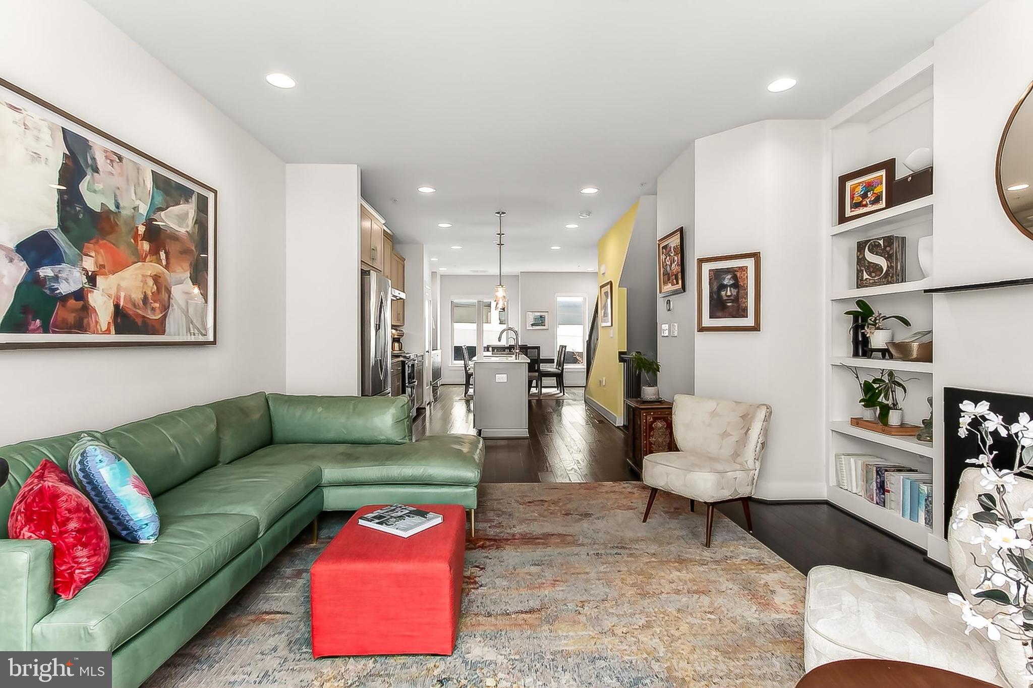 CHAPMAN ROW AT TWINBROOK METRO - Residential