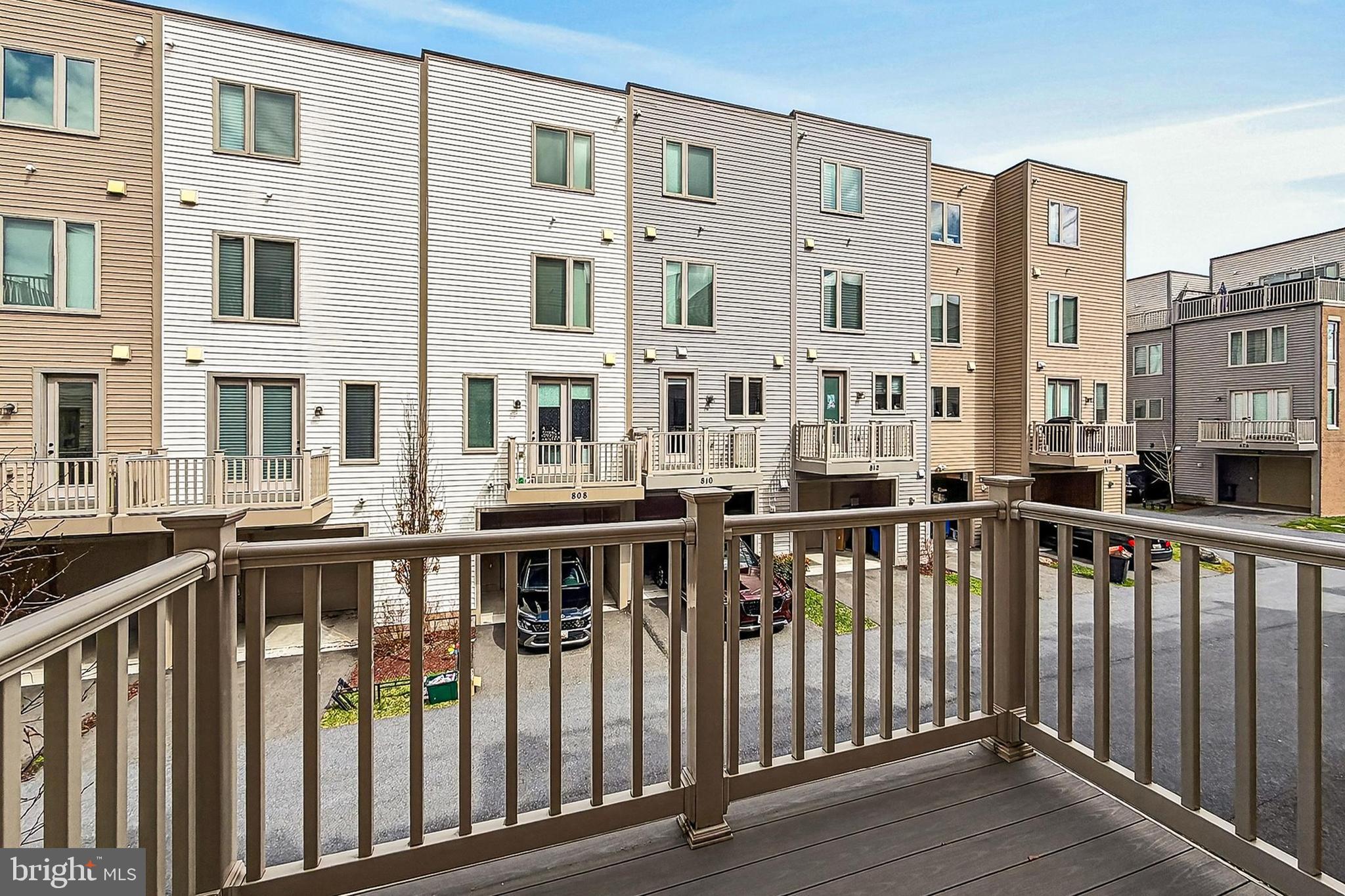 CHAPMAN ROW AT TWINBROOK METRO - Residential