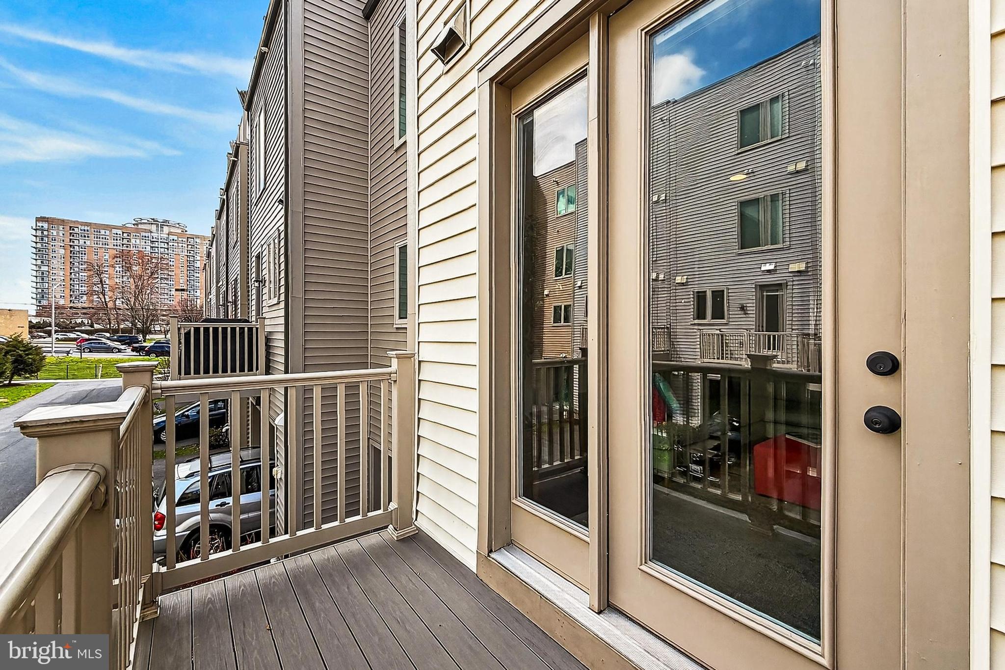 CHAPMAN ROW AT TWINBROOK METRO - Residential